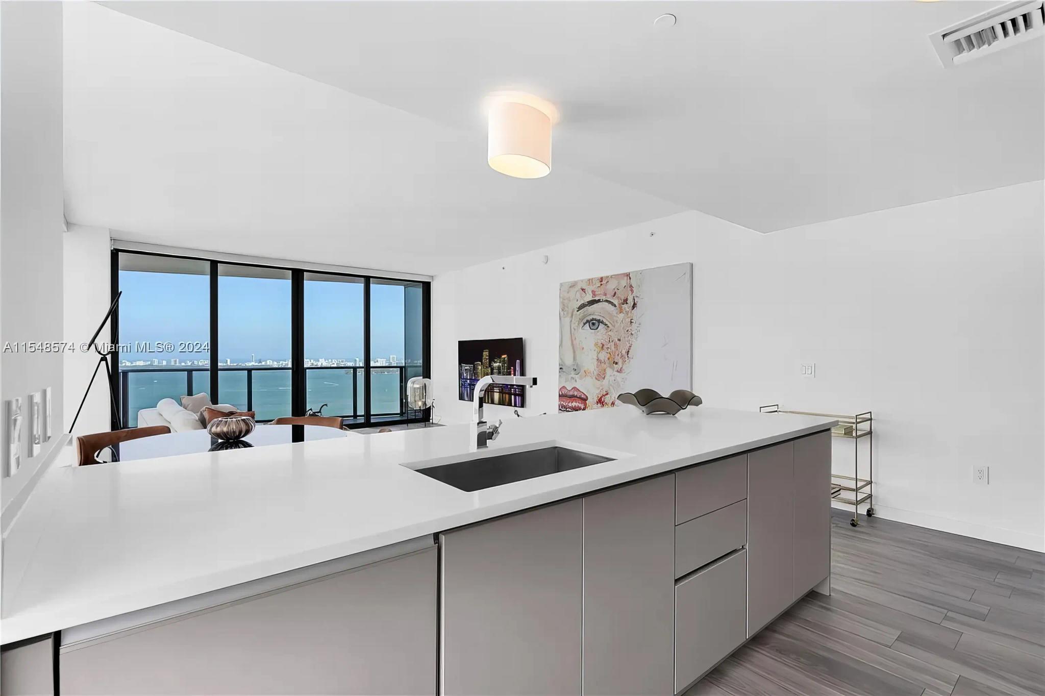 460 NE 28th St APT 3601, view 4