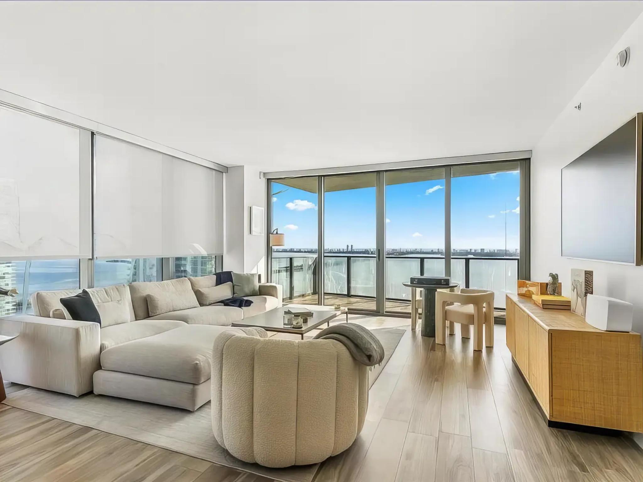 460 NE 28th St, view 8