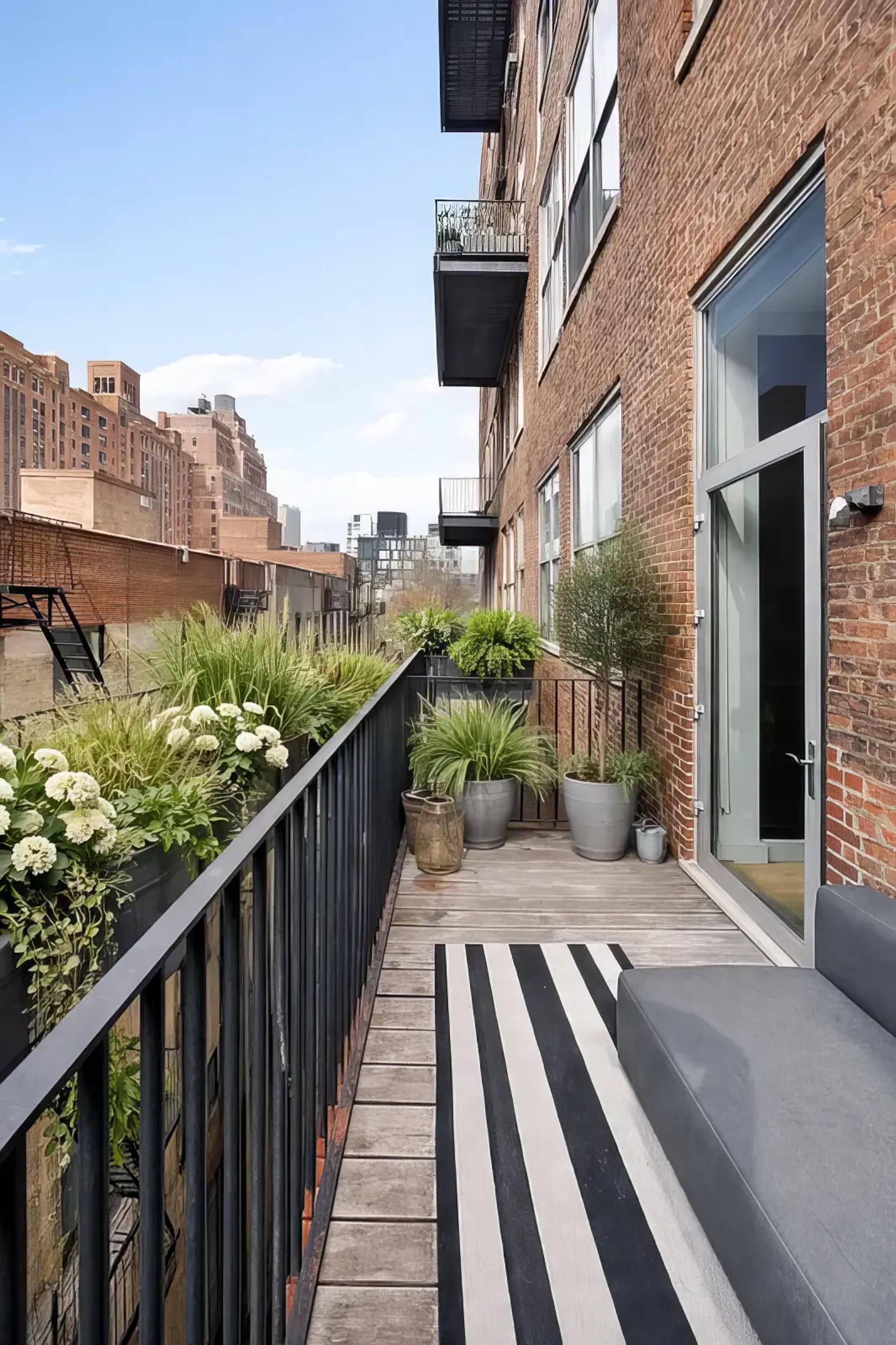 420 West 25th Street, view 9