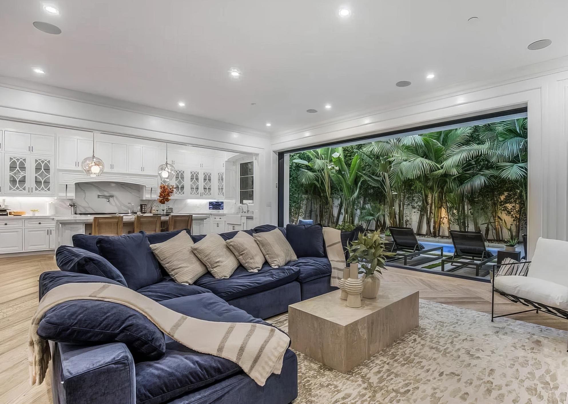 848 N Genesee Ave, view 10