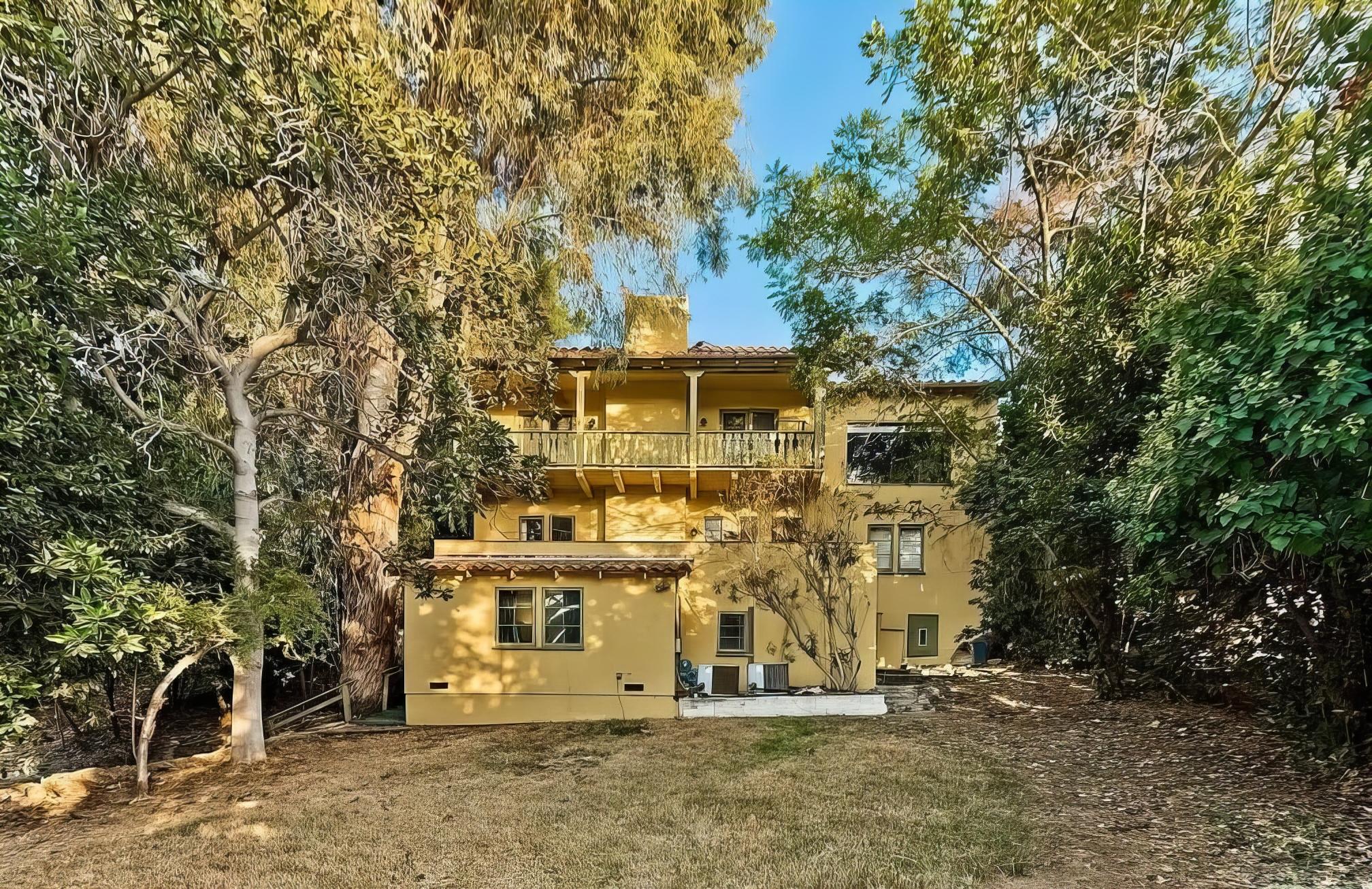 3475 N Knoll Dr, view 12