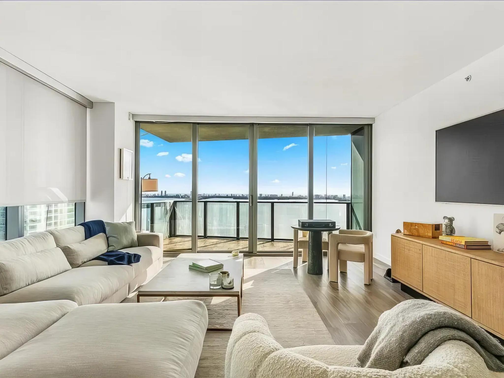 460 NE 28th St, view 15