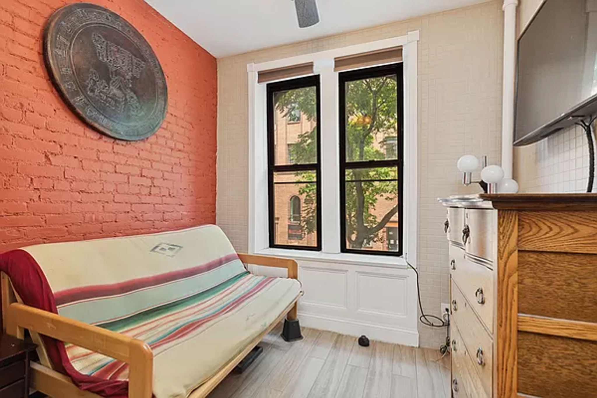 206 East 7th Street, interior