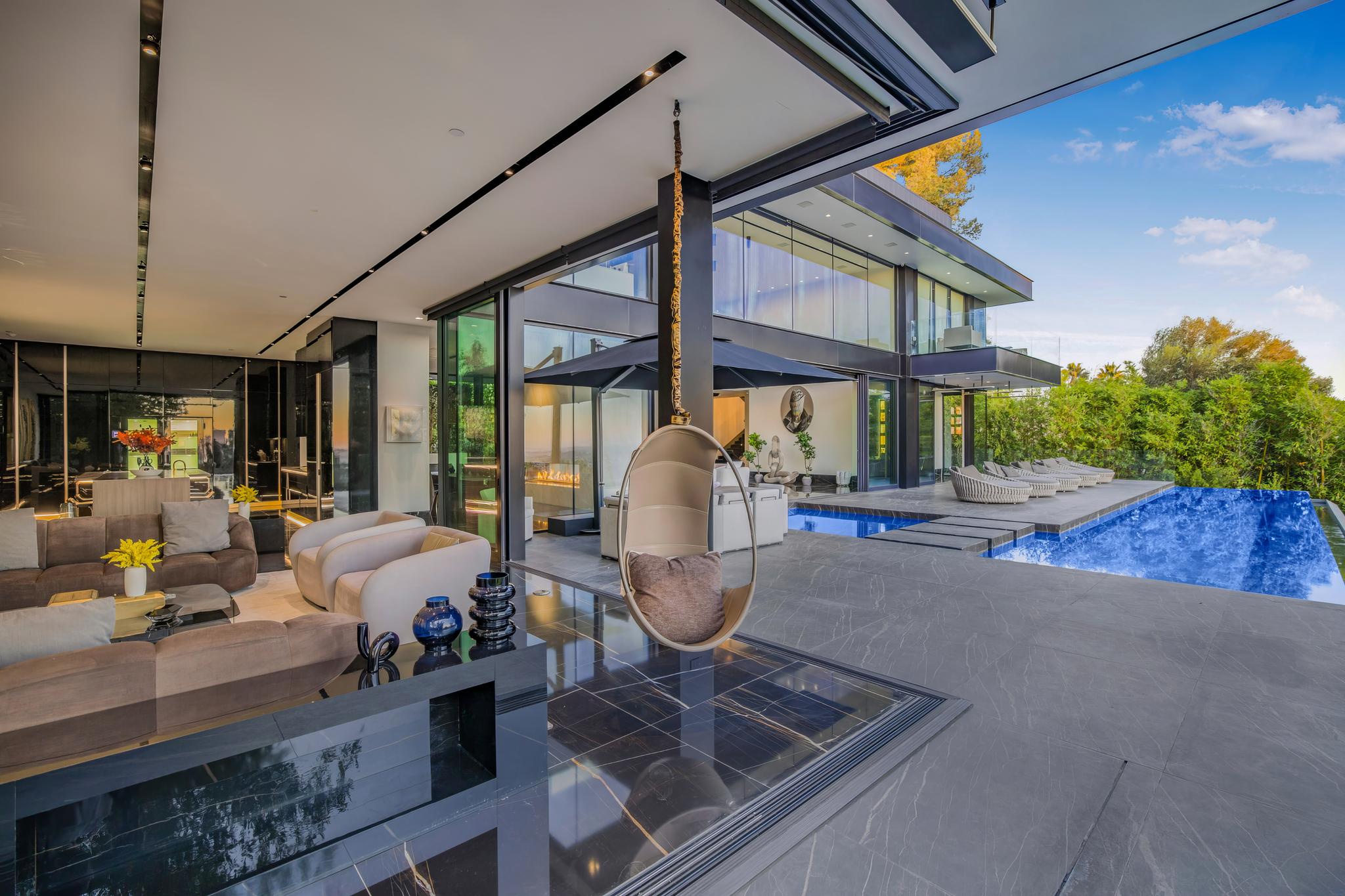 1369 Londonderry Pl, view 3
