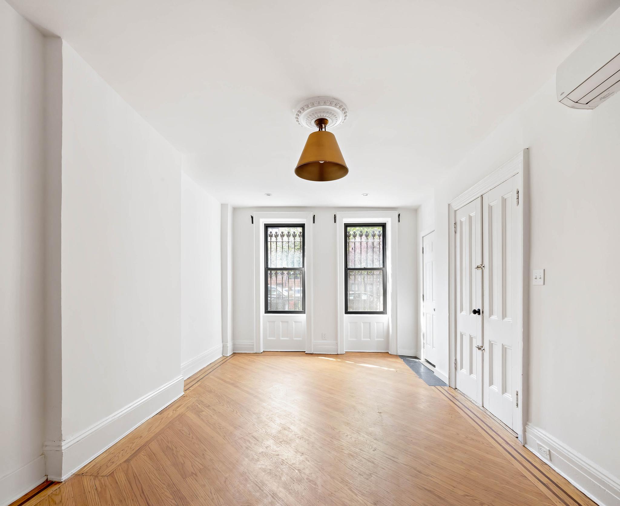 699 Halsey St, interior