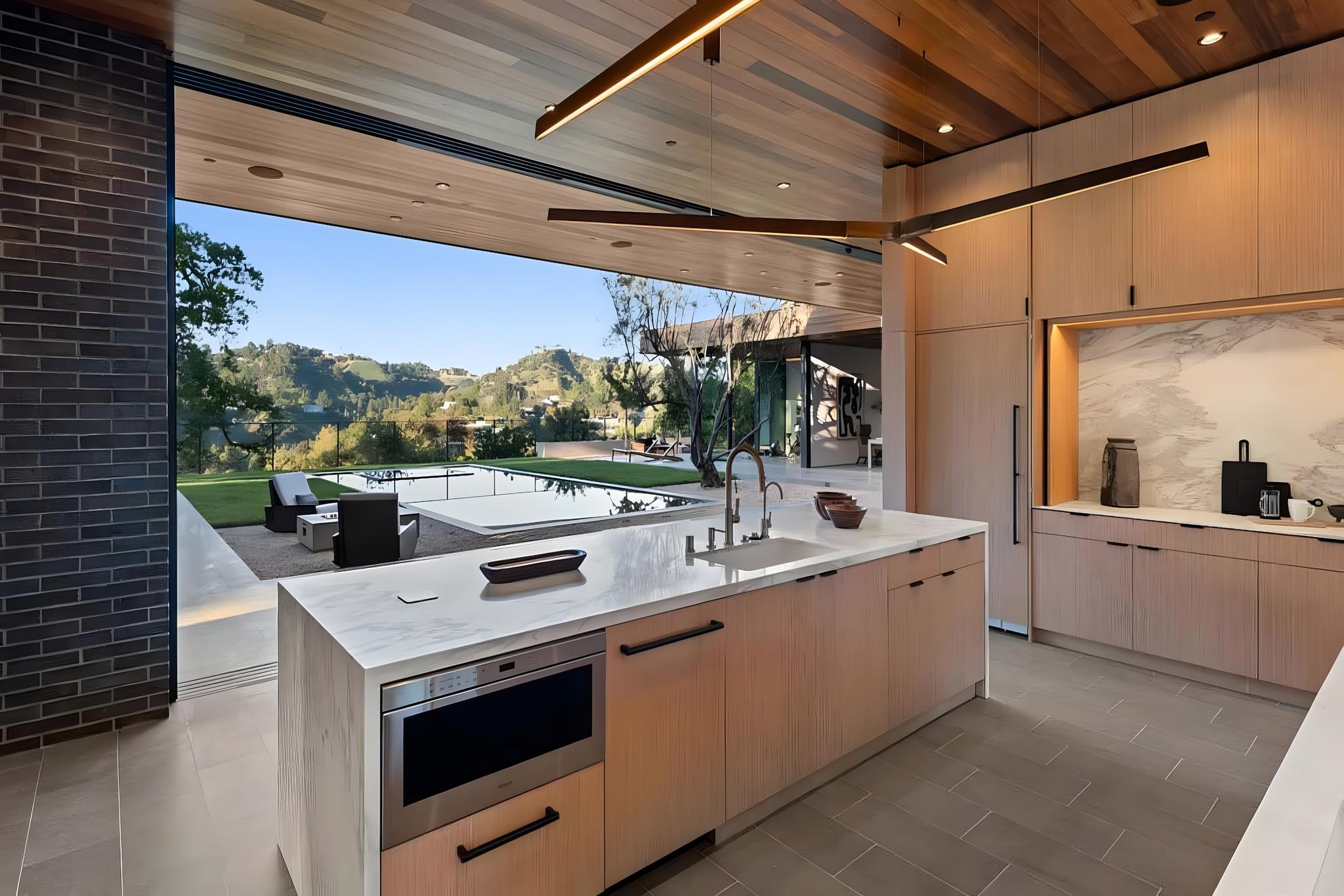 Oak Pass Manor, view 35
