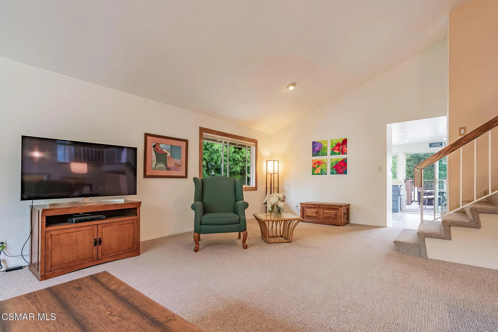 265 W Sidlee St, view 6