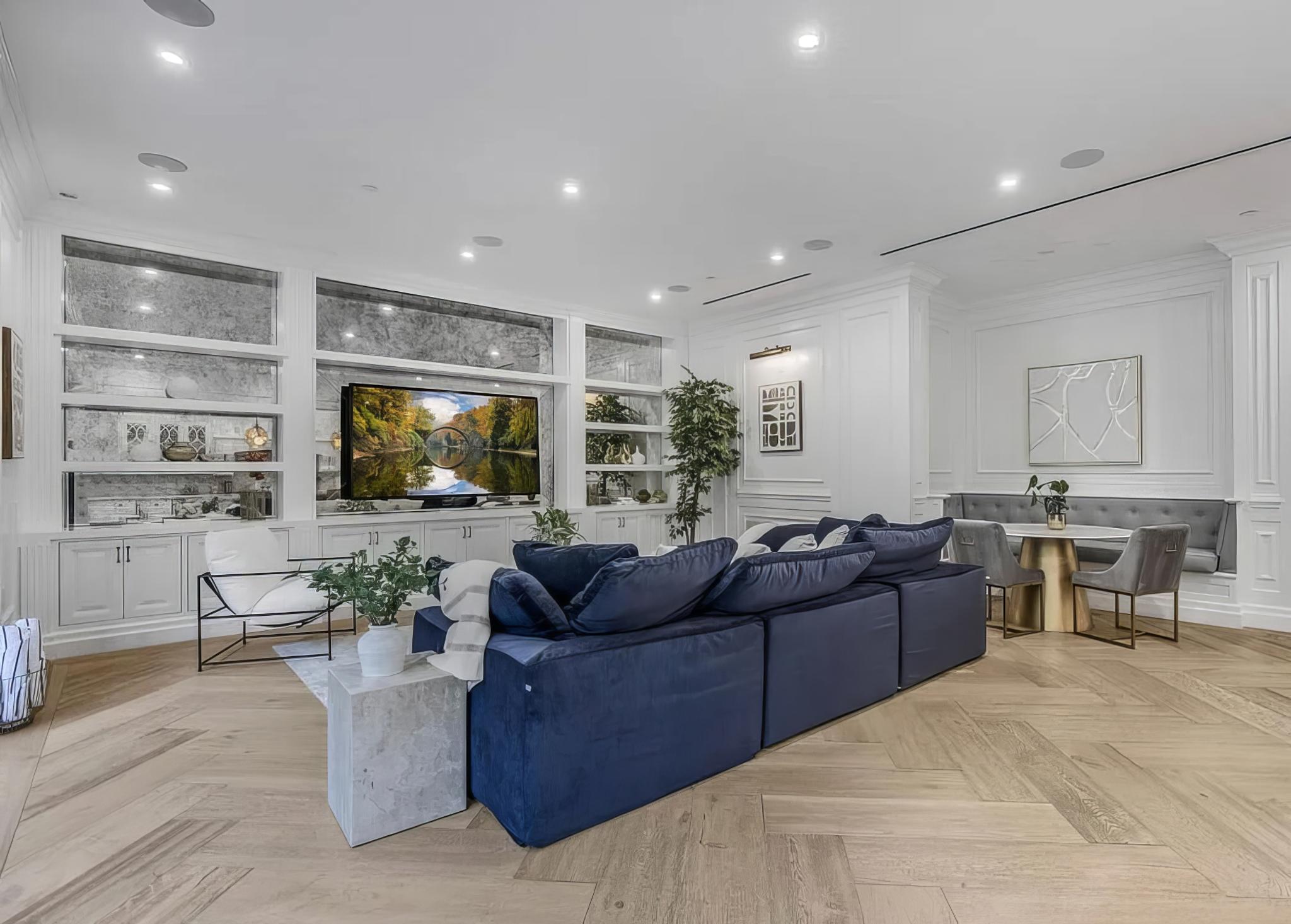 848 N Genesee Ave, view 9