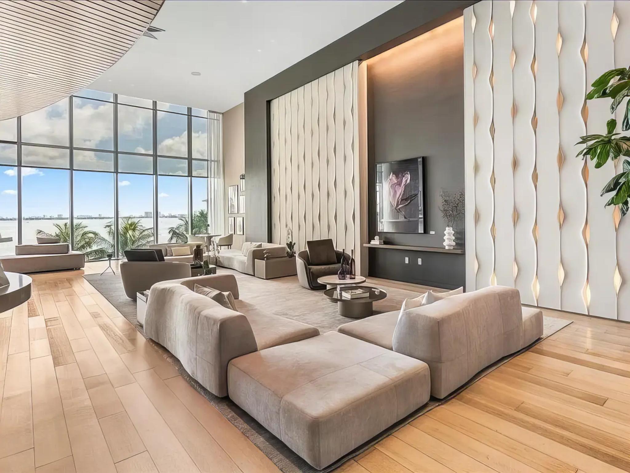 460 NE 28th St, view 17