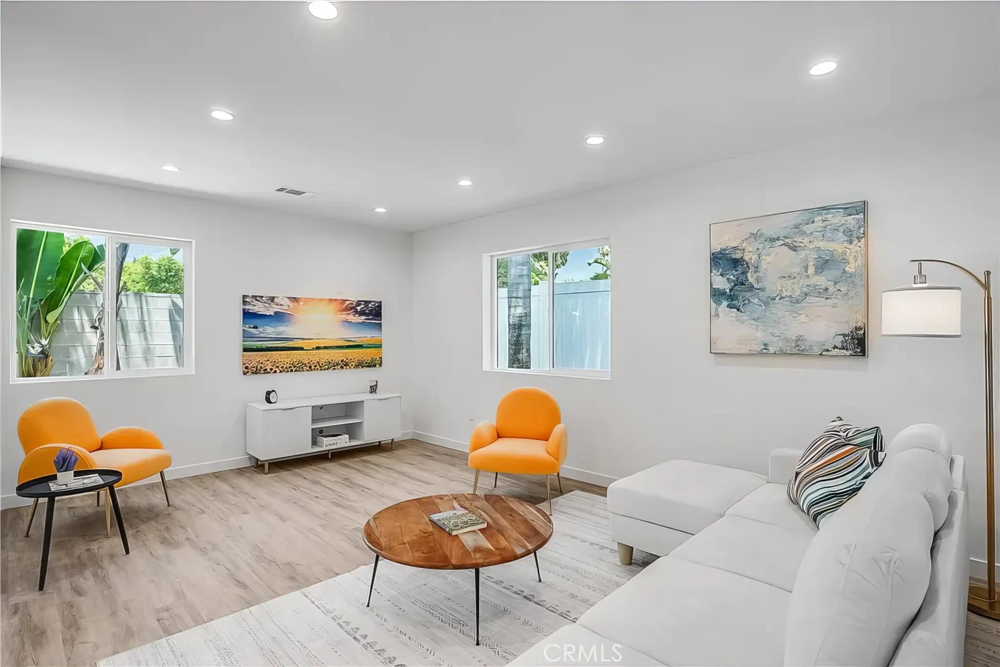 7010 Encino Ave, view 9