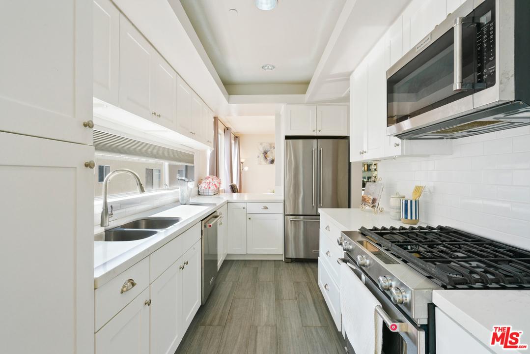 1927 Glendon Ave, view 12