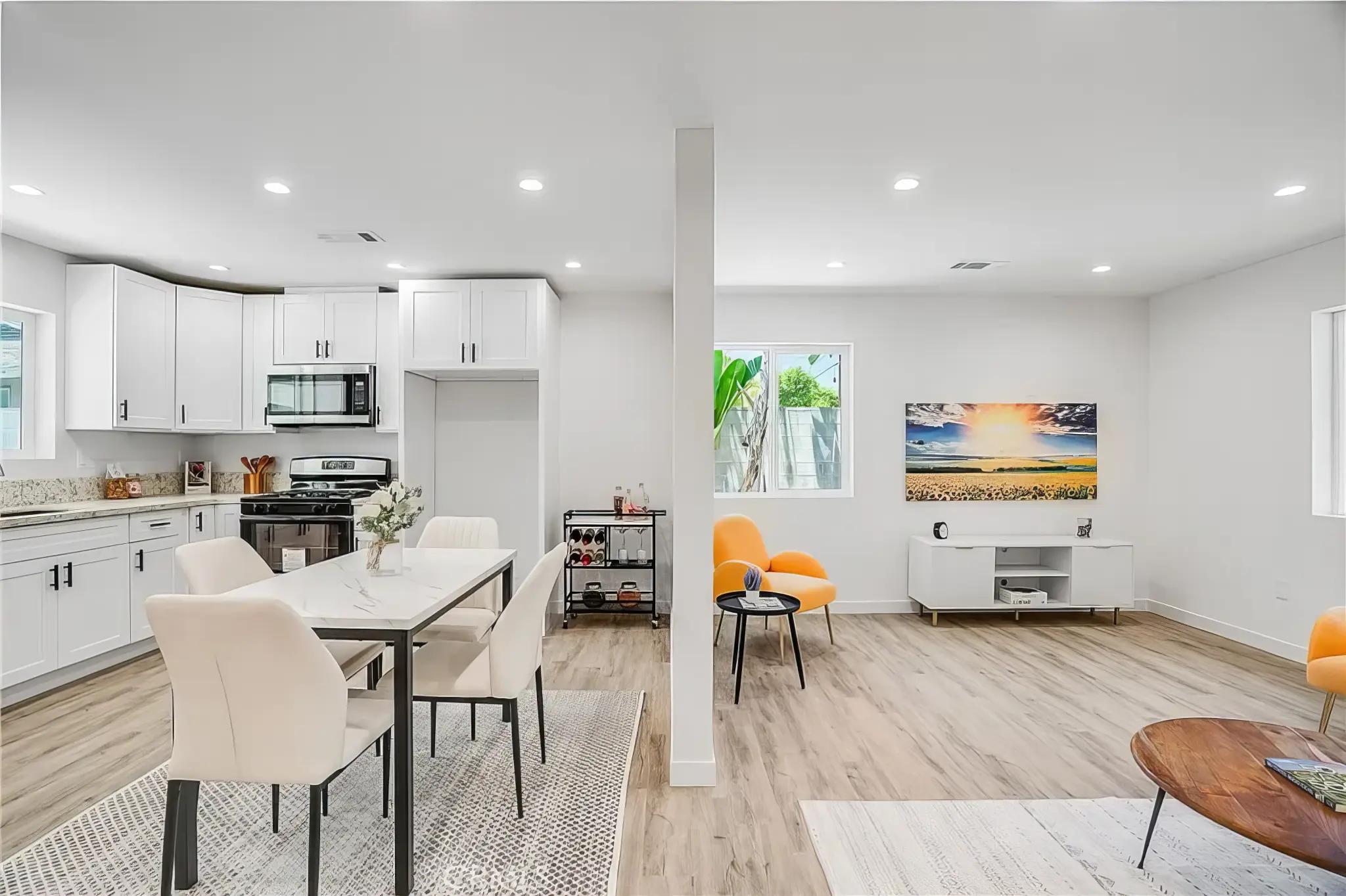 7010 Encino Ave, view 4