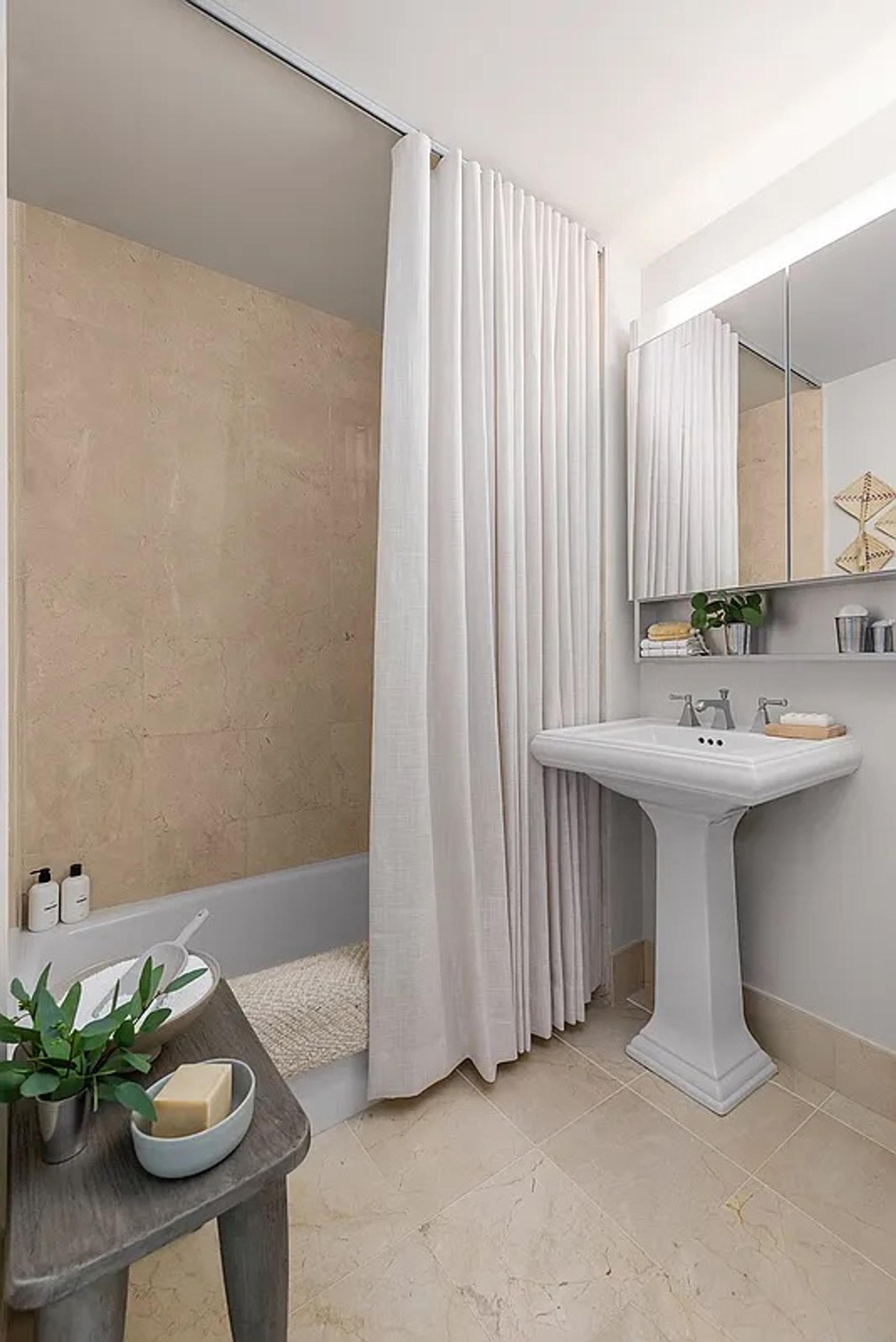20 River Terrace, view 6