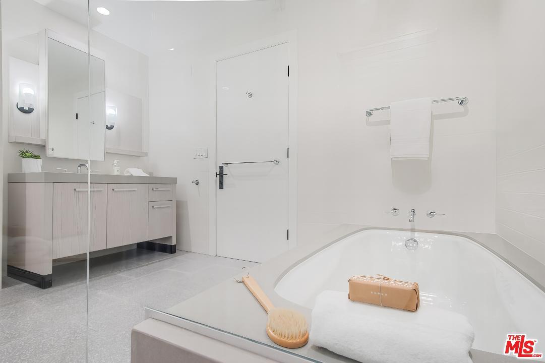 10777 Wilshire #302, view 10