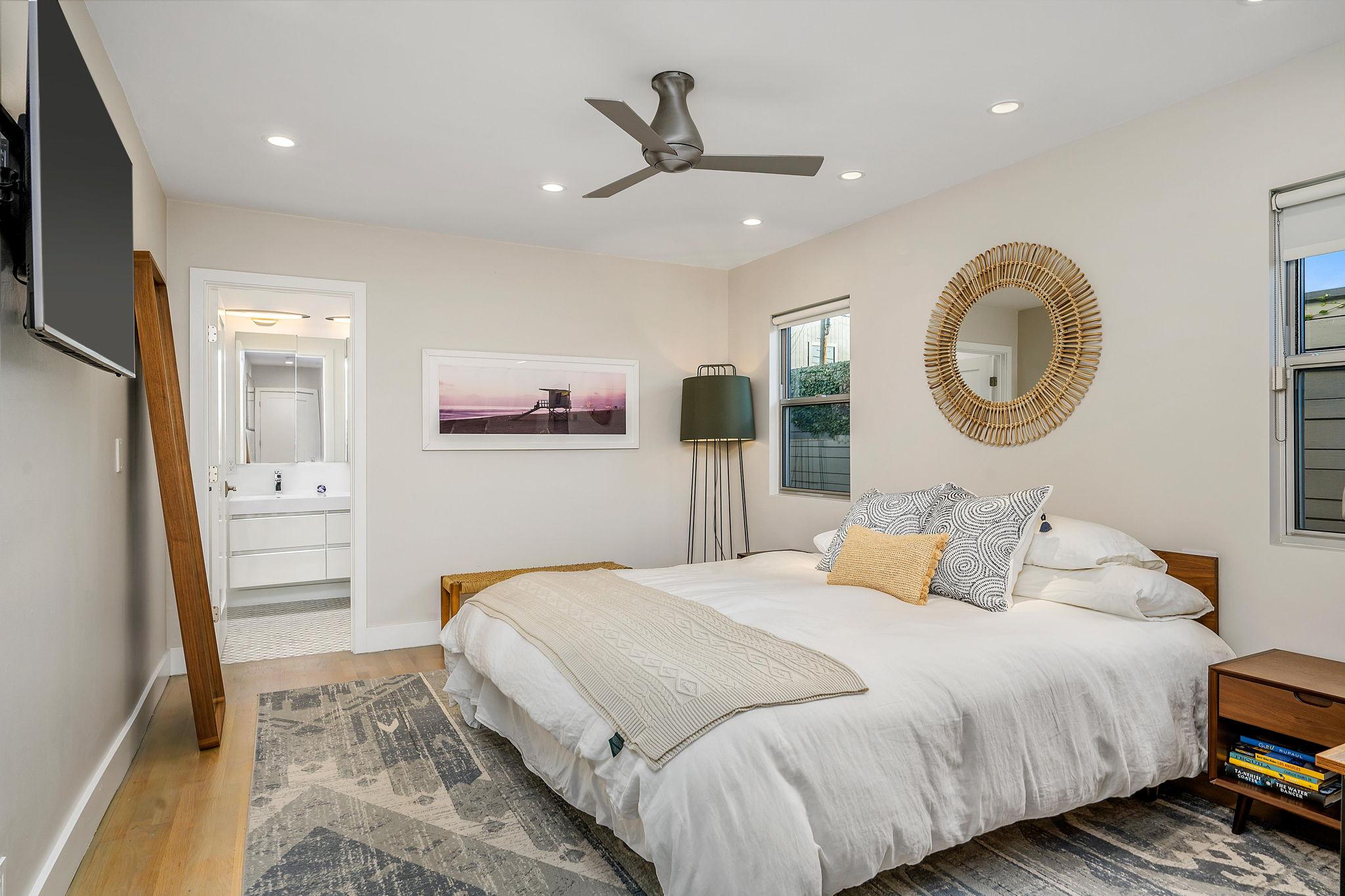 940 Venezia Ave, view 13