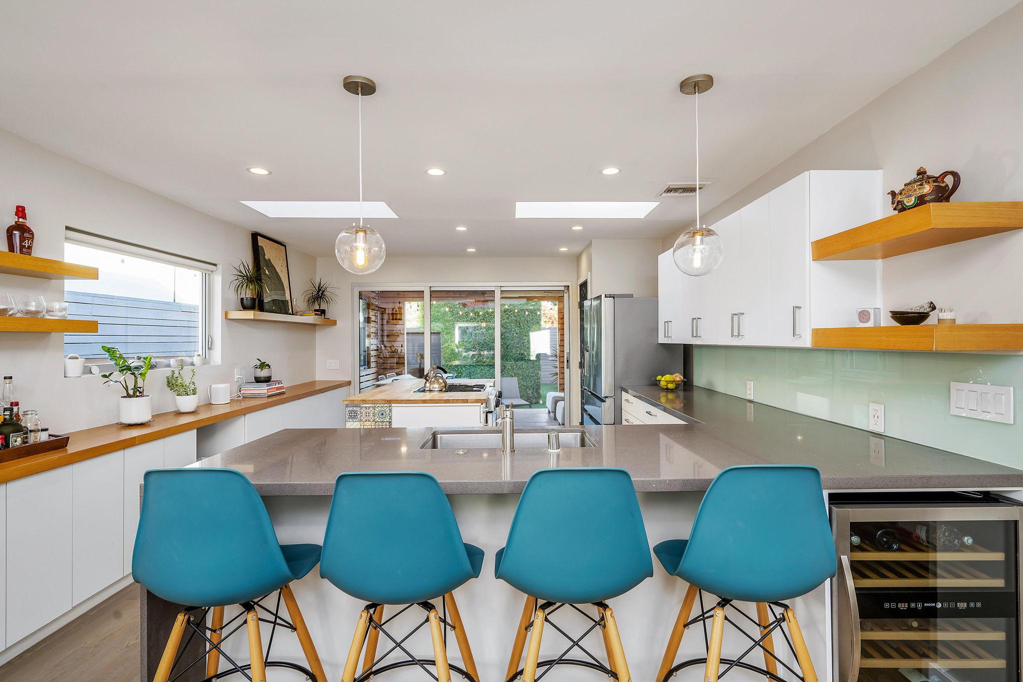 940 Venezia Ave, view 1