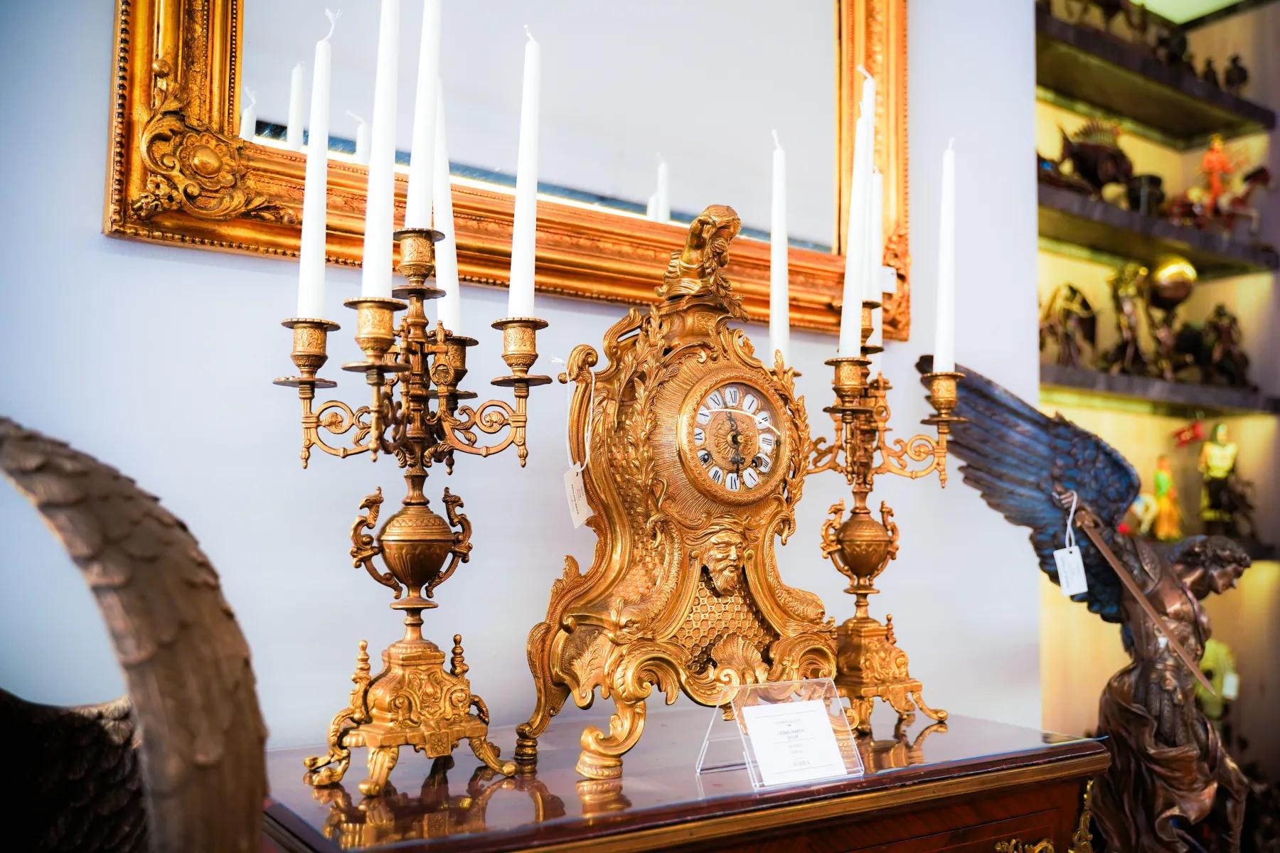 Louis XV Üslubu Yaldızlı Bronz Şömine Takımı — görsel 1