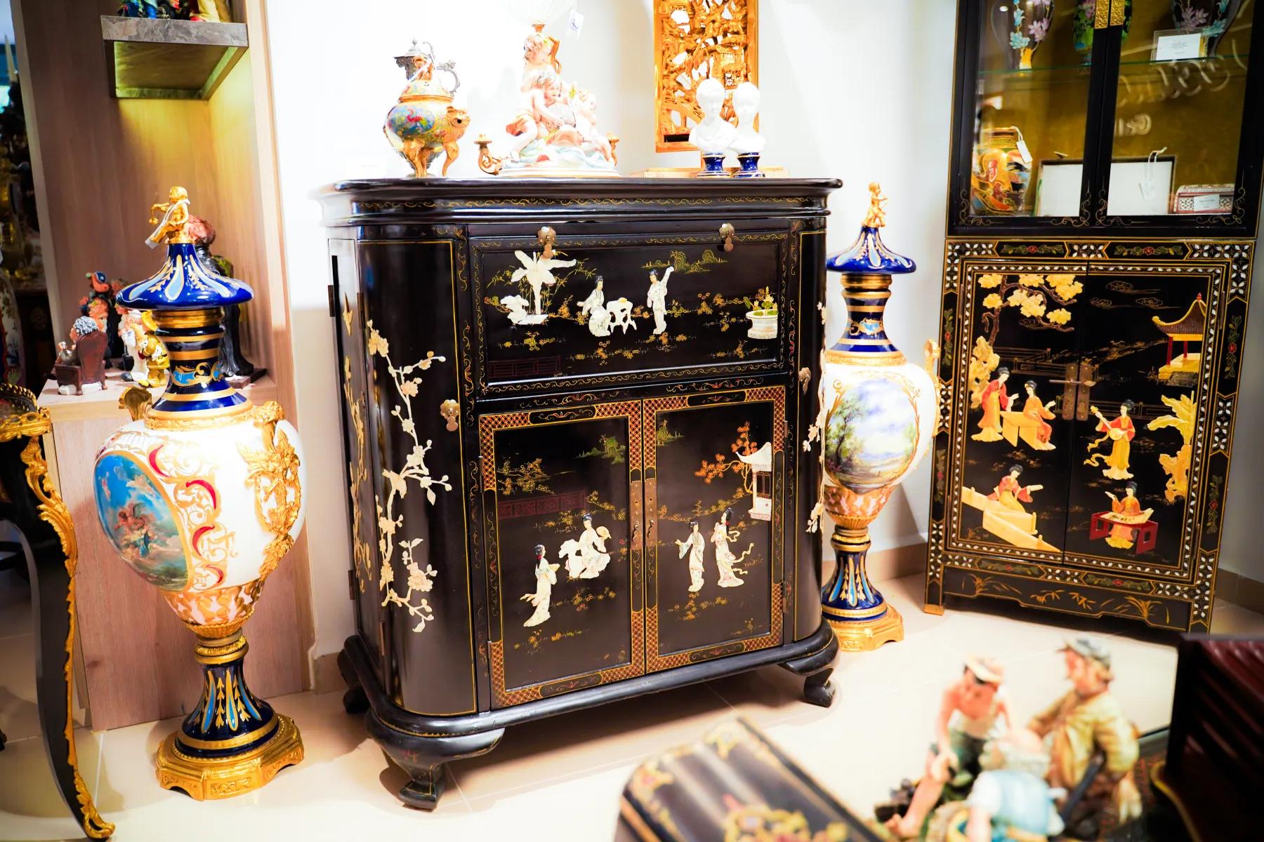 Chinoiserie Siyah Lake Dolap — görsel 1