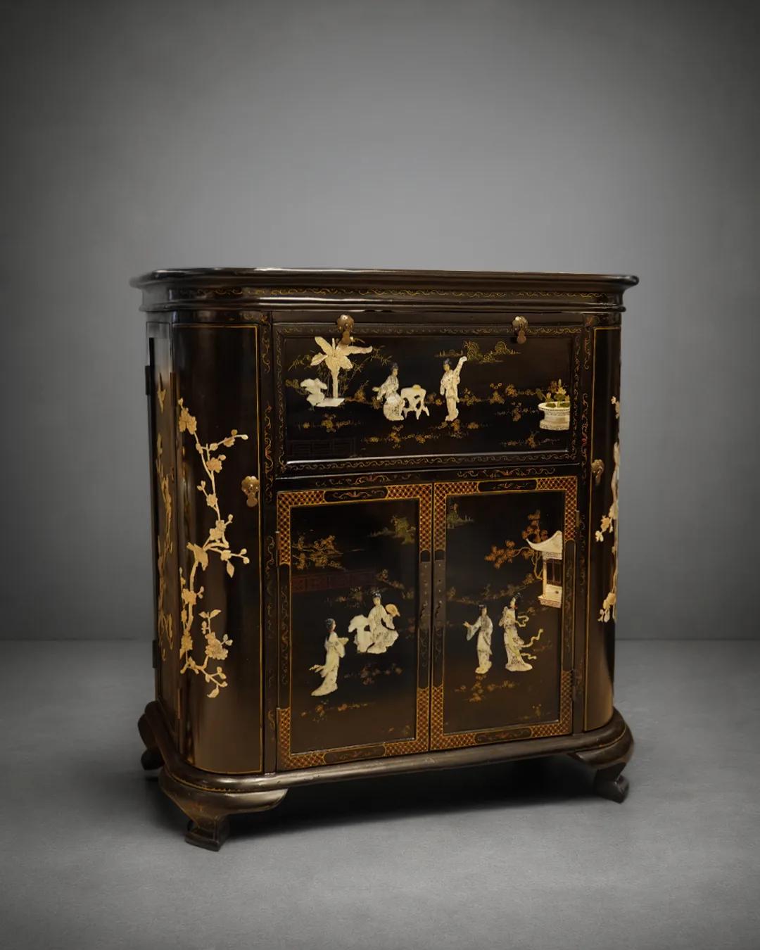Chinoiserie Siyah Lake Dolap — görsel 1