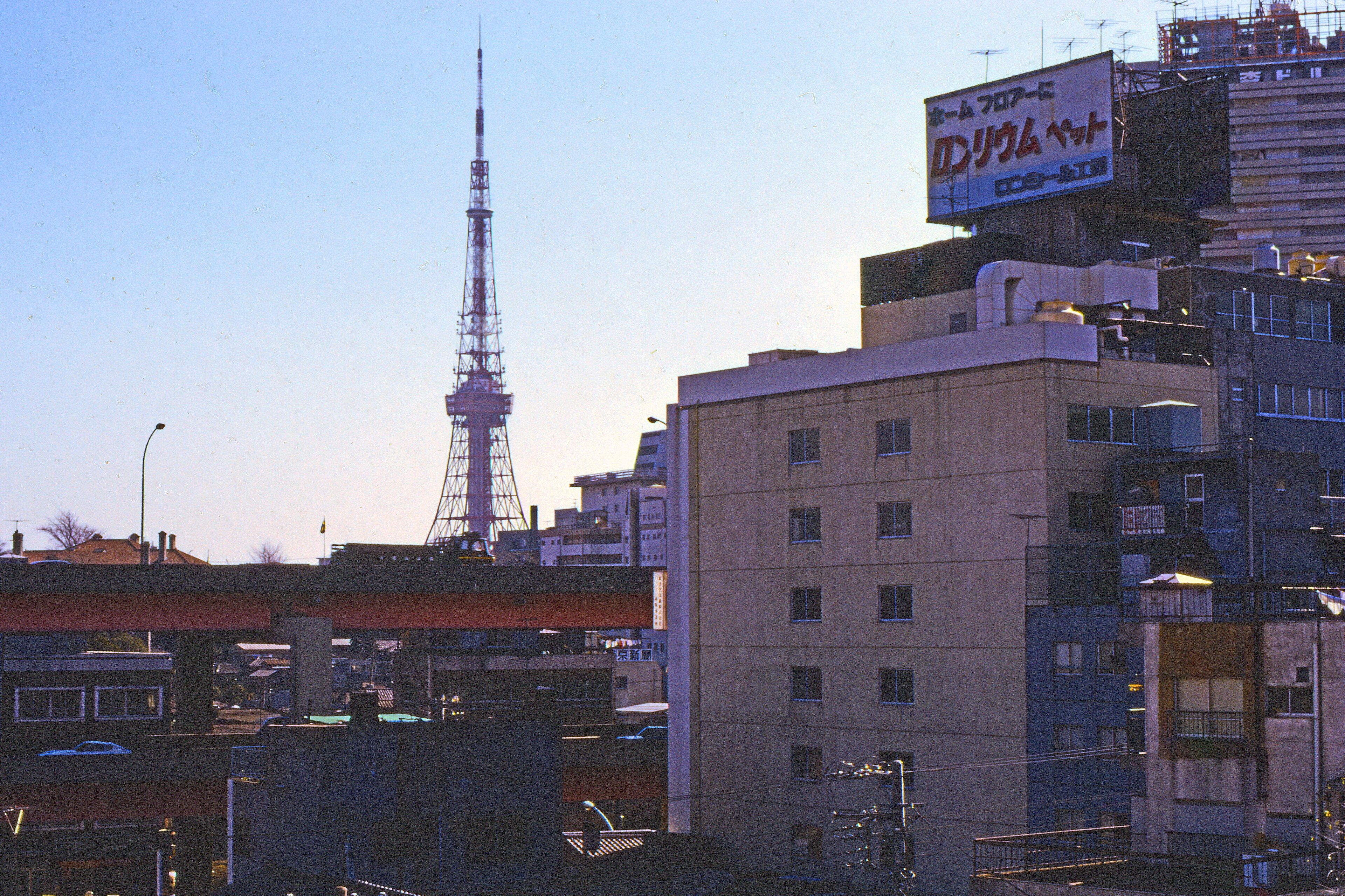 Torre de Tokio al anochecer