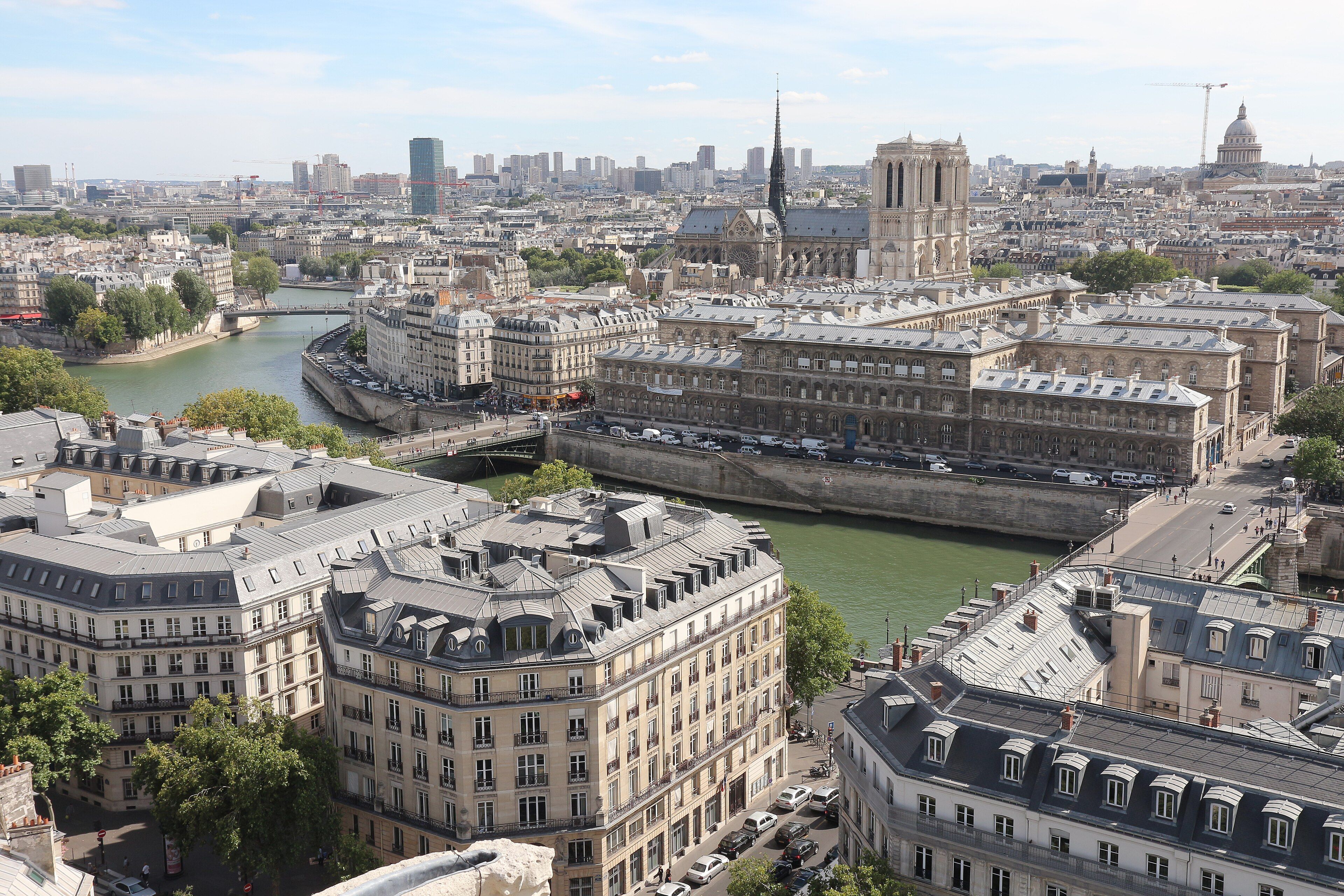 Catedral de Notre-Dame junto al Sena