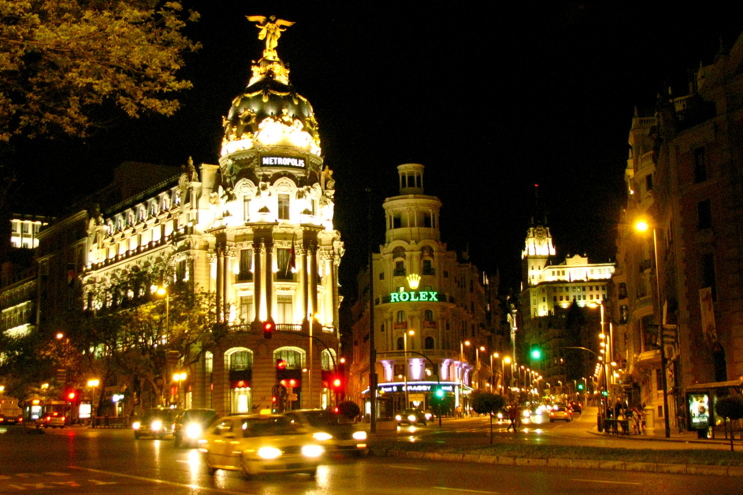 Gran Vía y edificio Metrópolis en Madrid