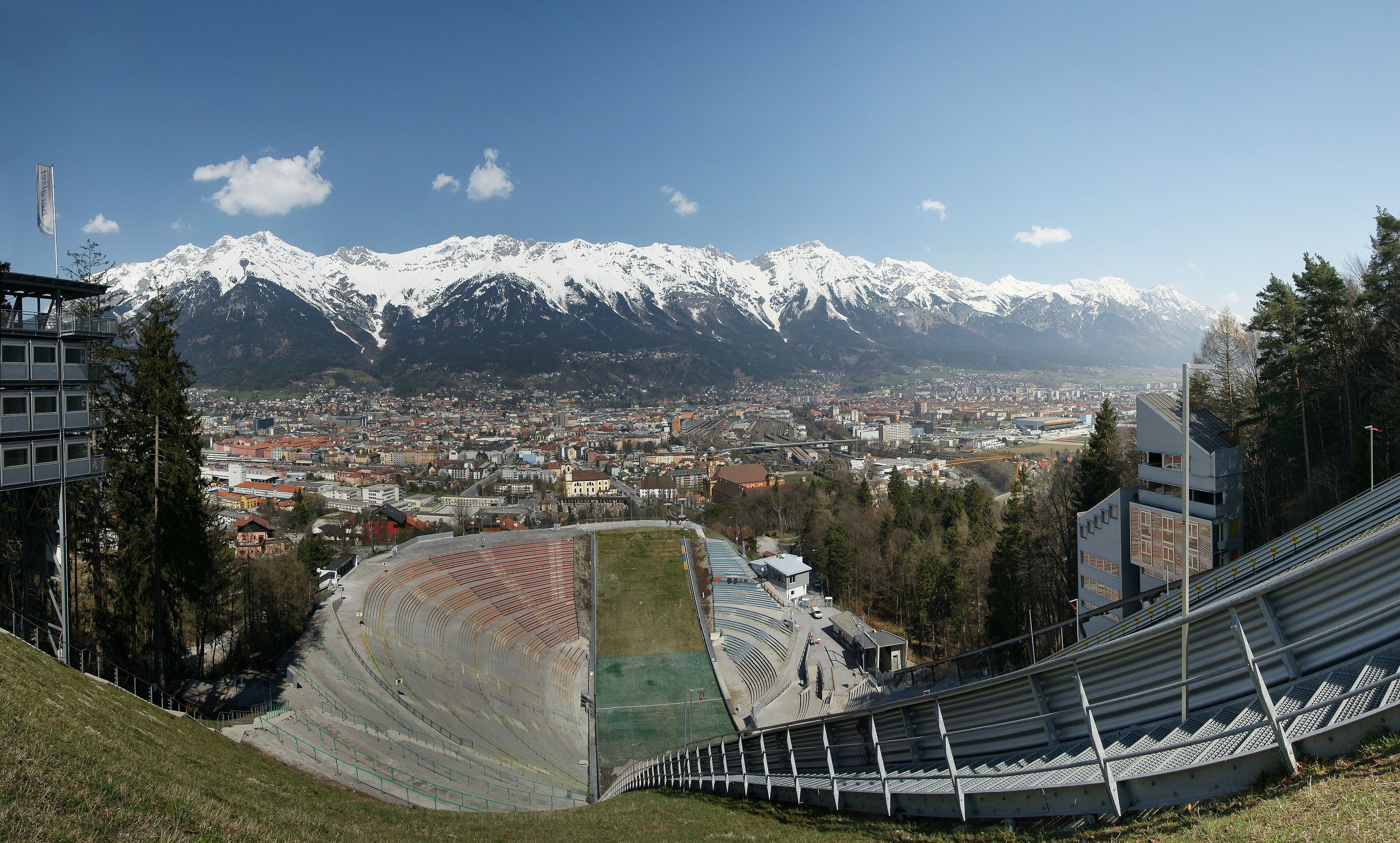 Innsbruck rodeado por los Alpes