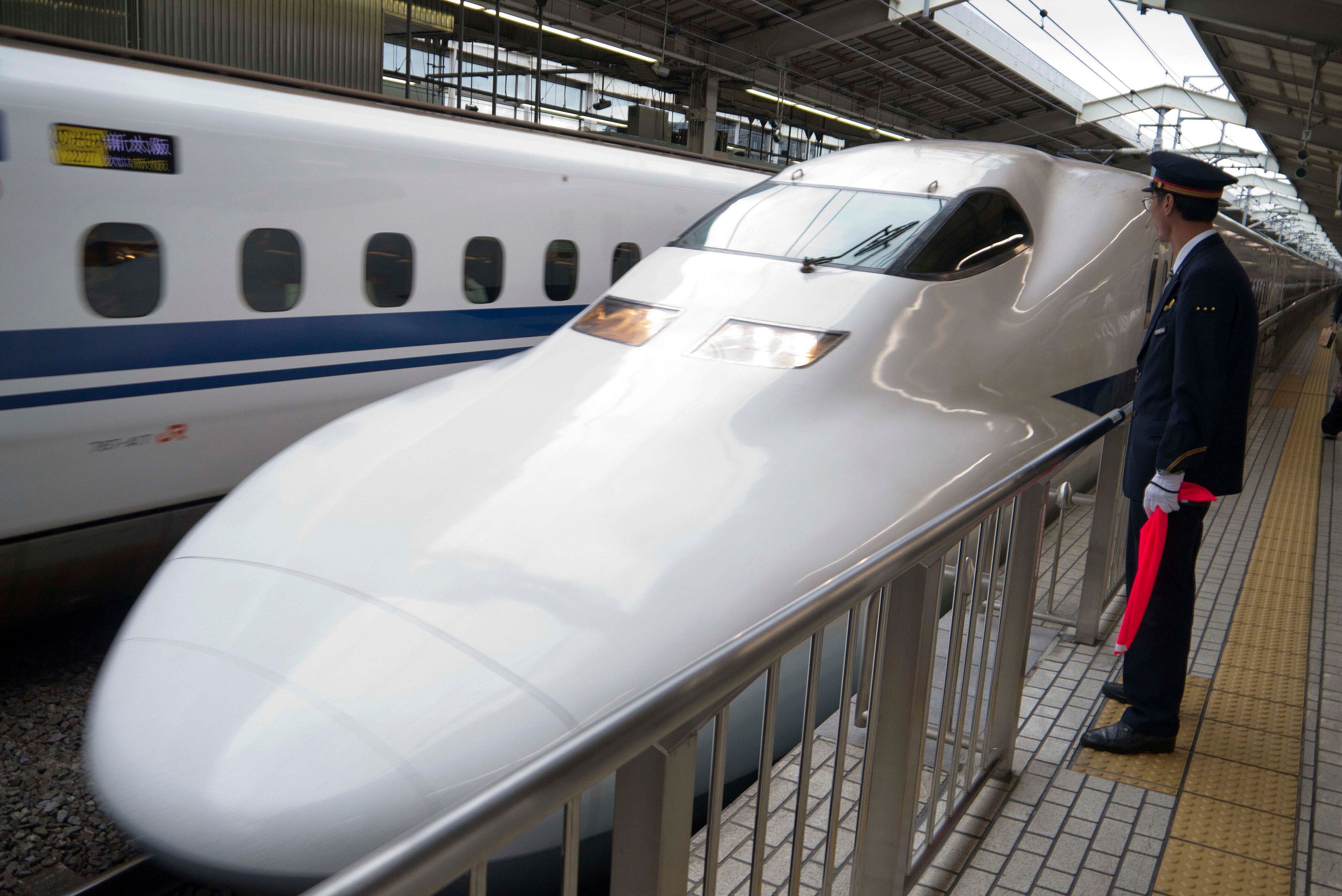 Tren bala en la estación de Nagoya