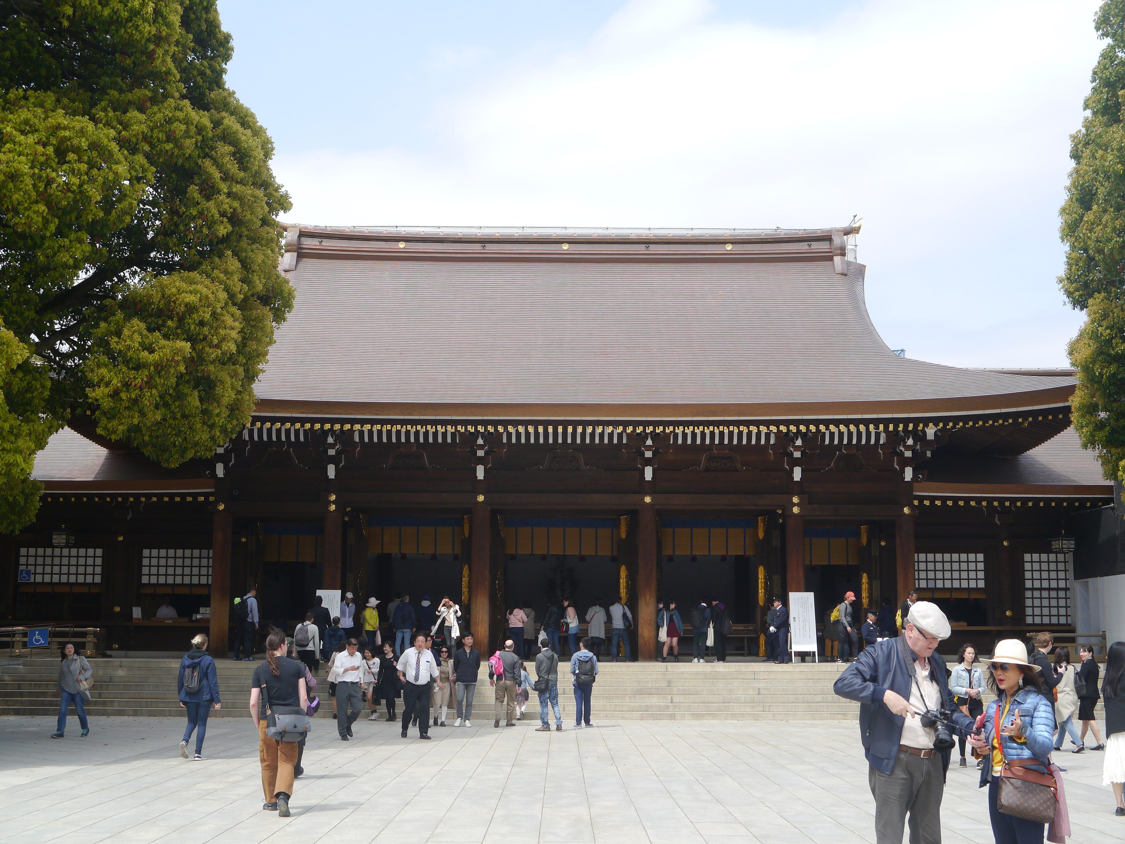 Santuario Meiji entre árboles