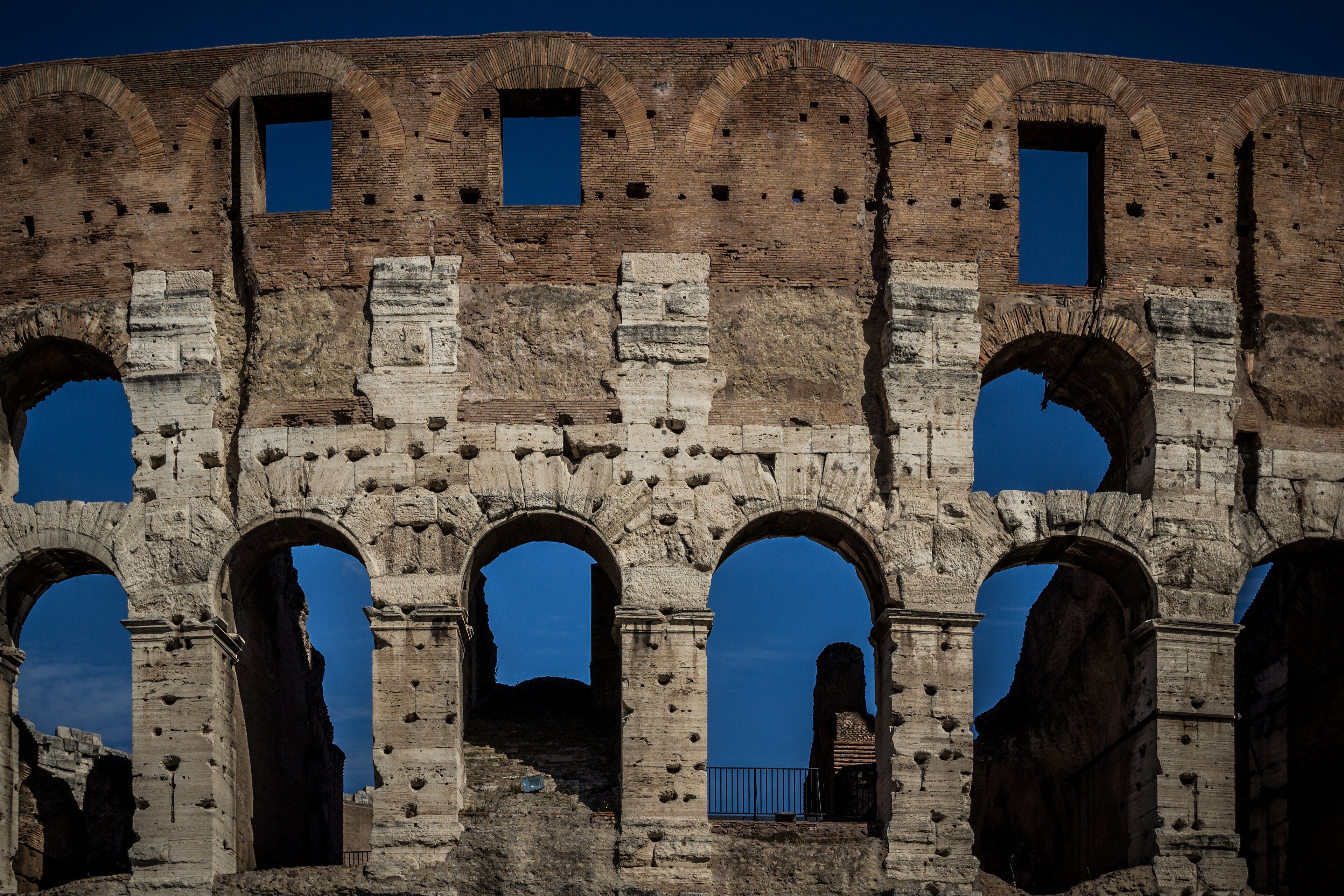 Coliseo de Roma al amanecer