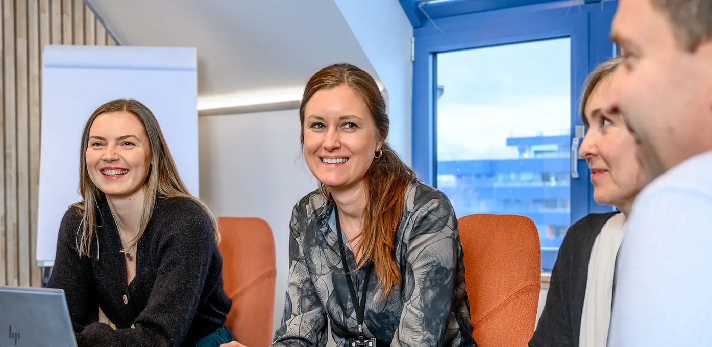 sparebanken sogn og fjordane mennesker i møterom