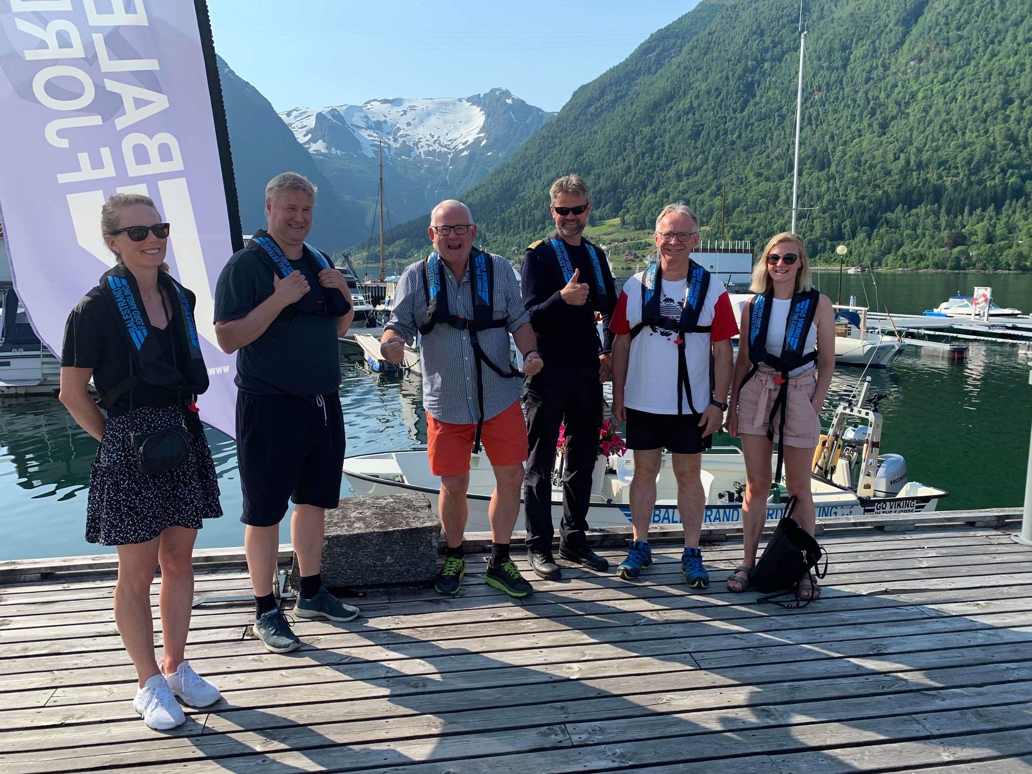      Næringsnettverket i Sogn på tur i Balestrand. F.v: Gunn Cecilie Timberlid Hundere – Seniorrådgjevar i Sogn Næring, Torgeir Skålid – Dagleg leiar i Sogn Næring, Olav Grov – Næringssjef i Luster kommune, Tor Andre Balevik i Balestrand Fjord Angling, Odd Rune Turvoll – Næringssjef i Vik kommune og Line Bjelde