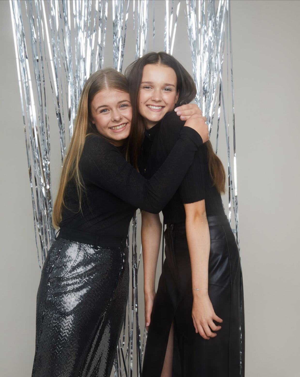 Vilde og Anna fra Nordfjordeid