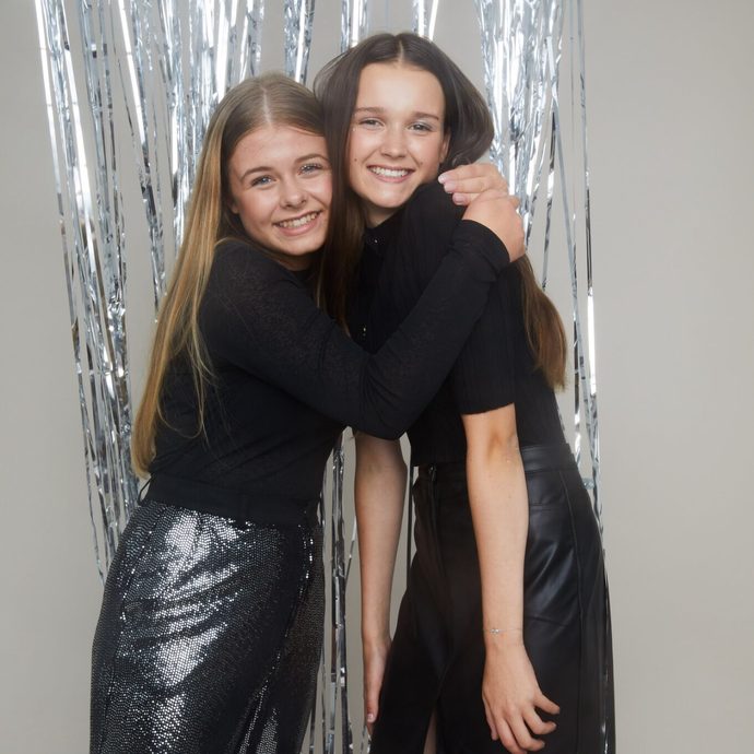 Vilde og Anna fra Nordfjordeid