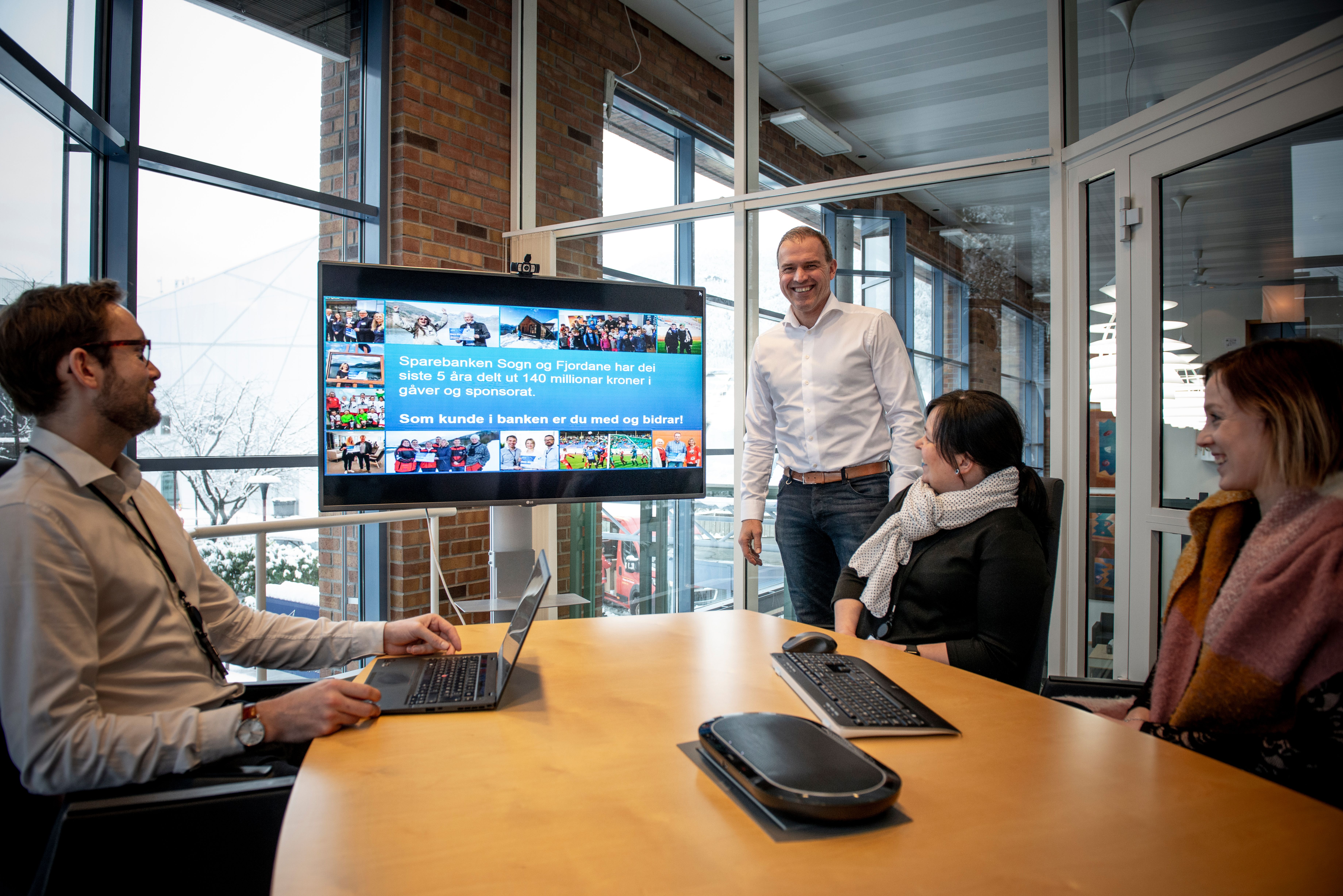 2 trainear innan varierte fagfelt Bilde