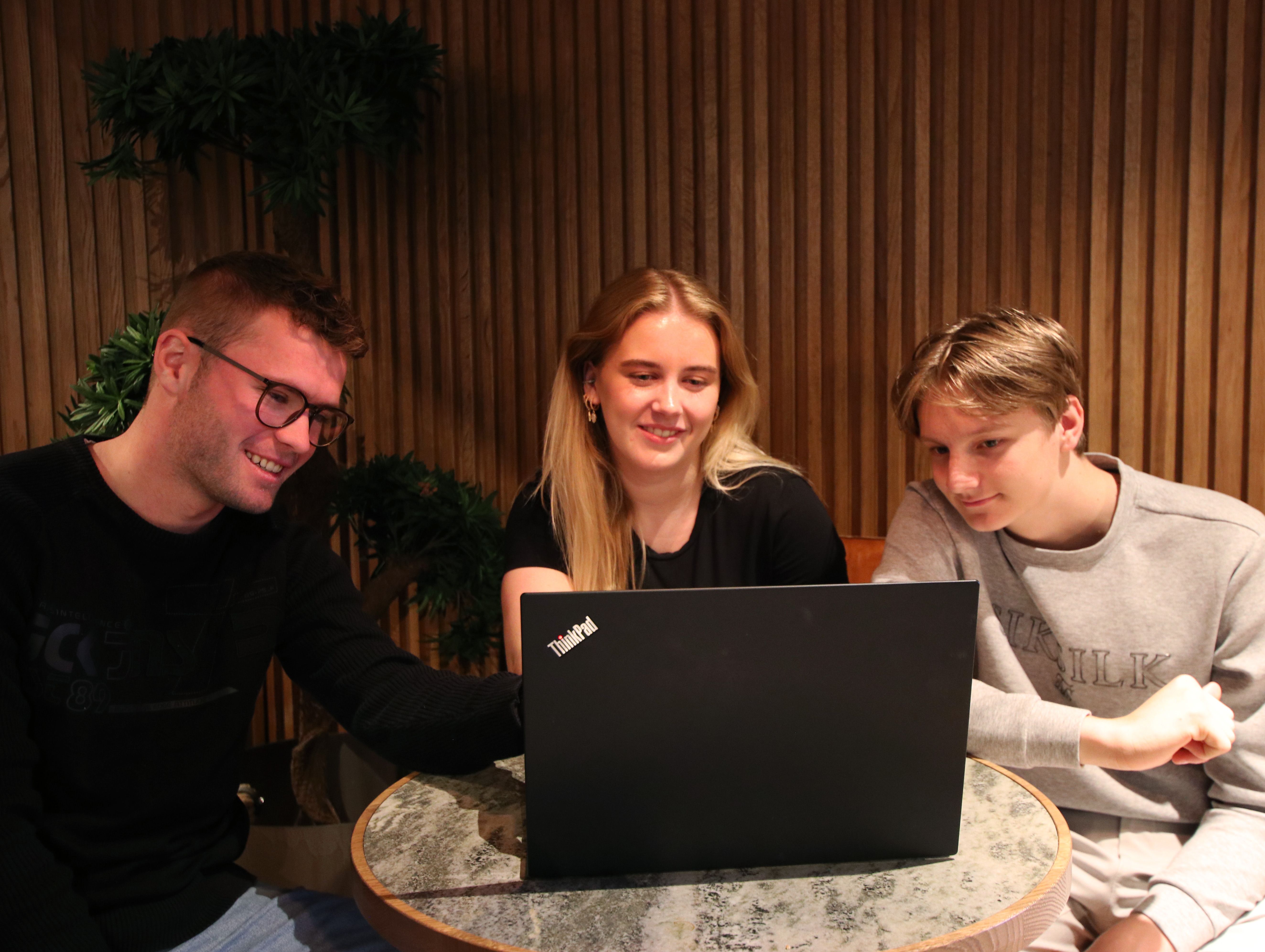 Trainee: Business Intelligence Analyst – Finance and Customer Bilde