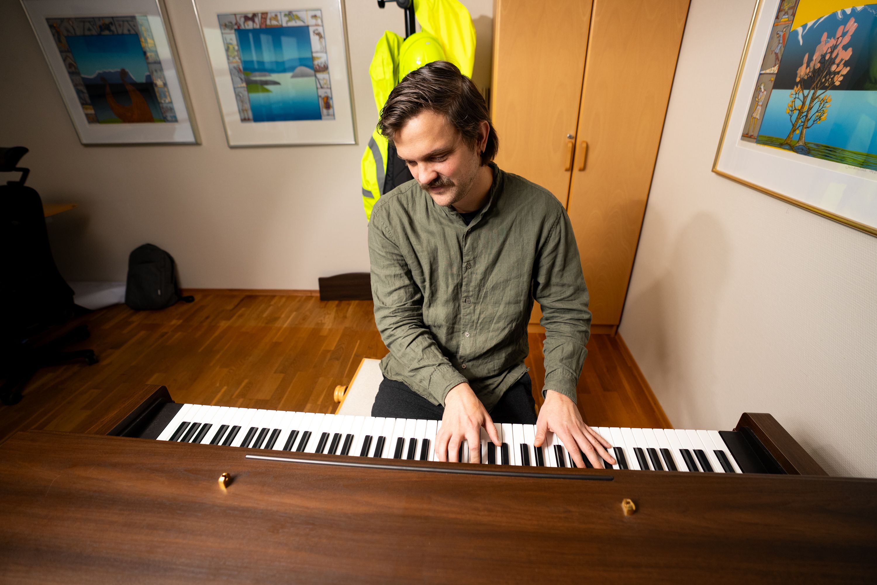 Piano på Fjord base kontoret