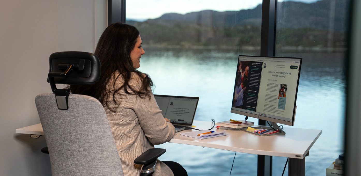 Dimana Helle på kontor