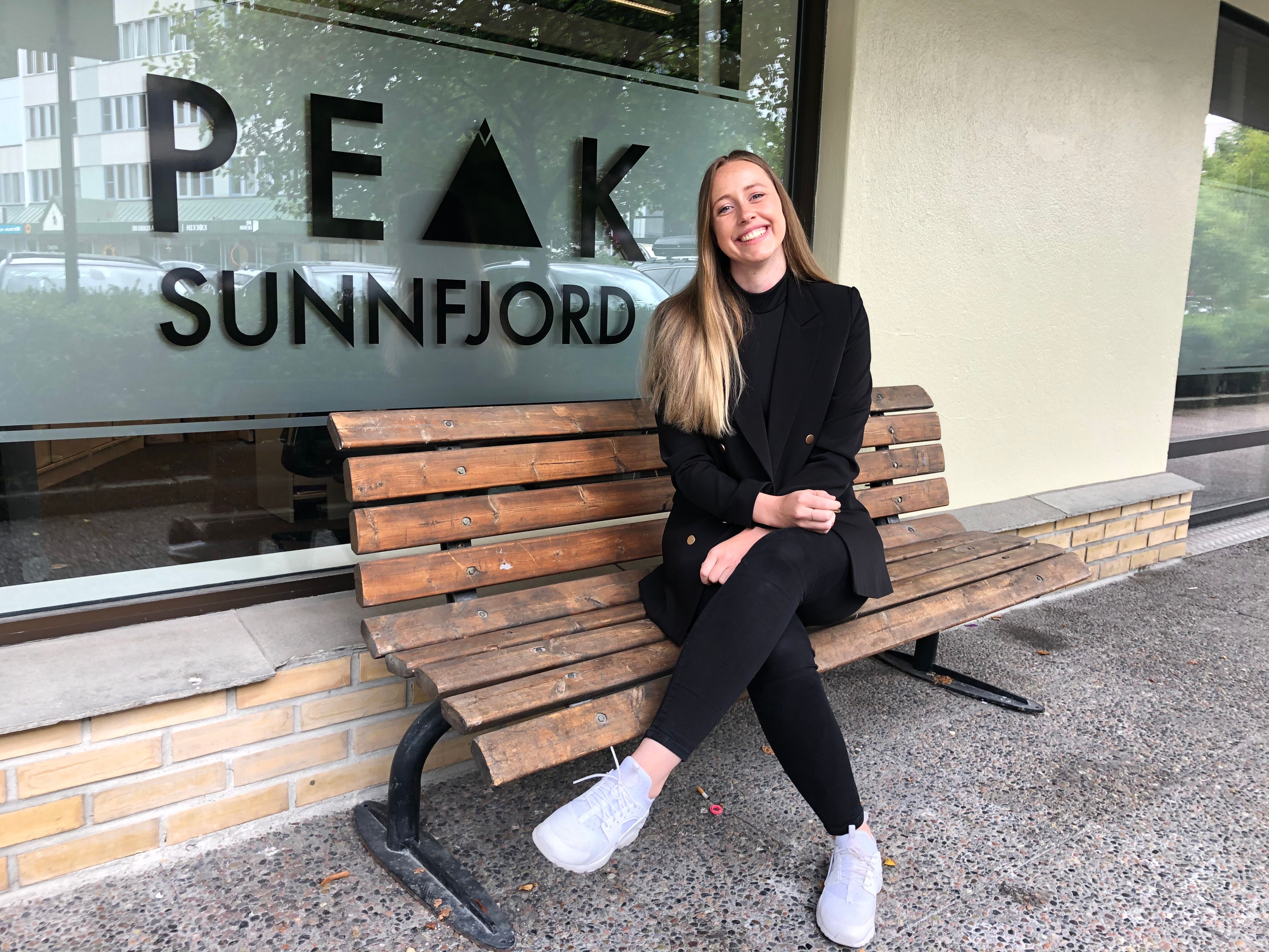 Stine Bortheim jobbar i Intin på Peak Sunnfjord