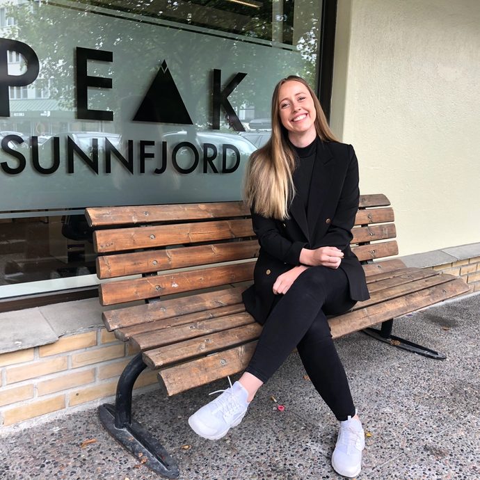 Stine Bortheim jobbar i Intin på Peak Sunnfjord