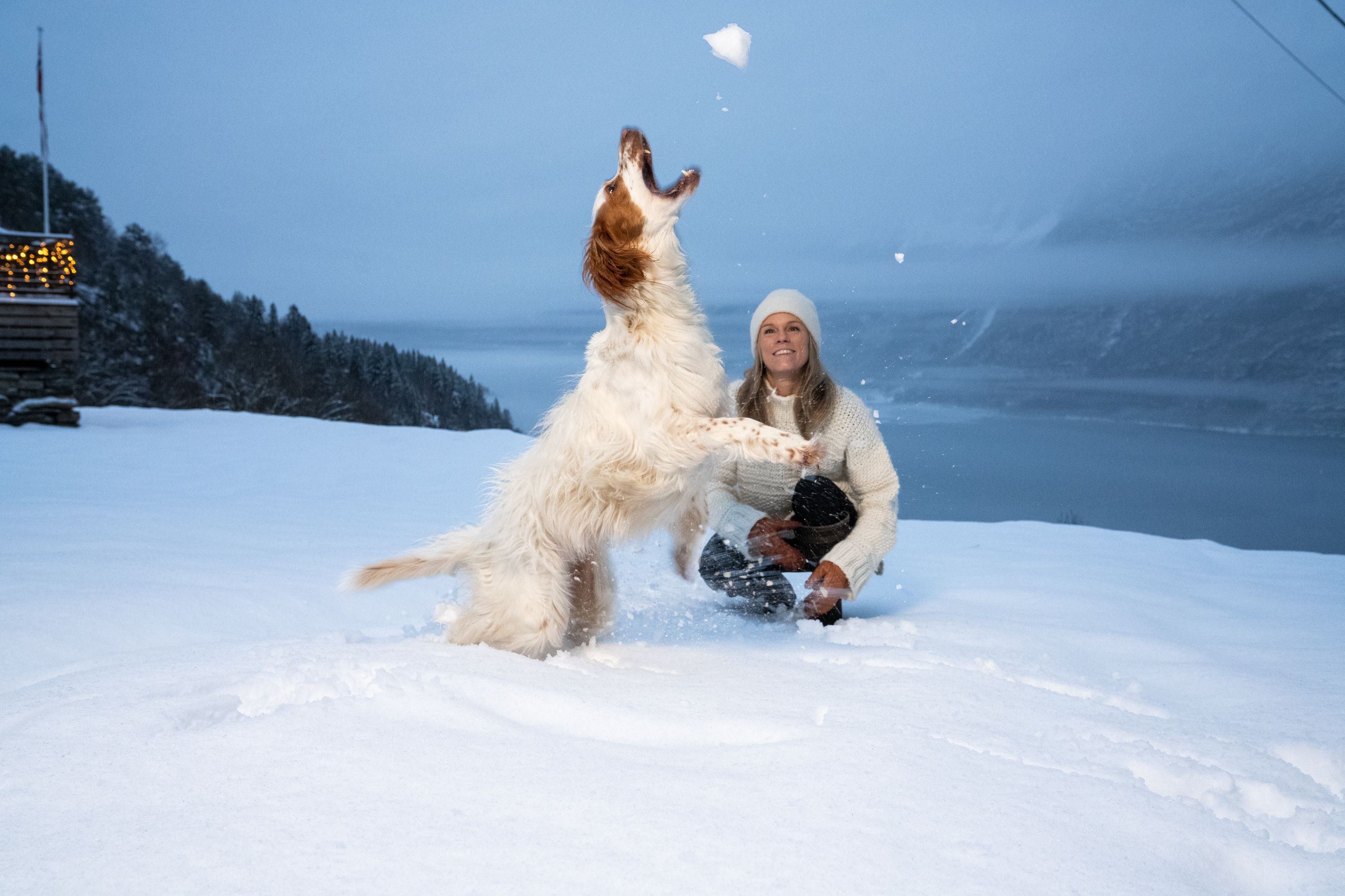 Hege Skogen og hund i Luster