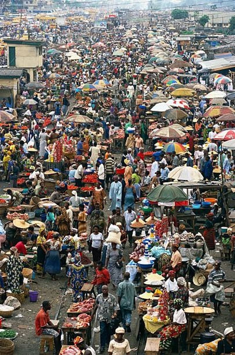Market Squares as Cultural Stages: The Theatre of Everyday Life in Africa
