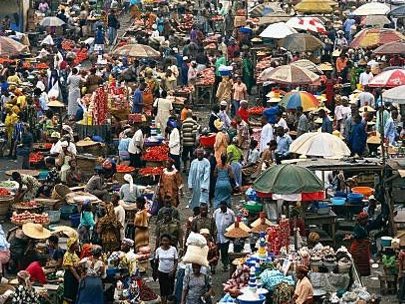 Market Squares as Cultural Stages: The Theatre of Everyday Life in Africa