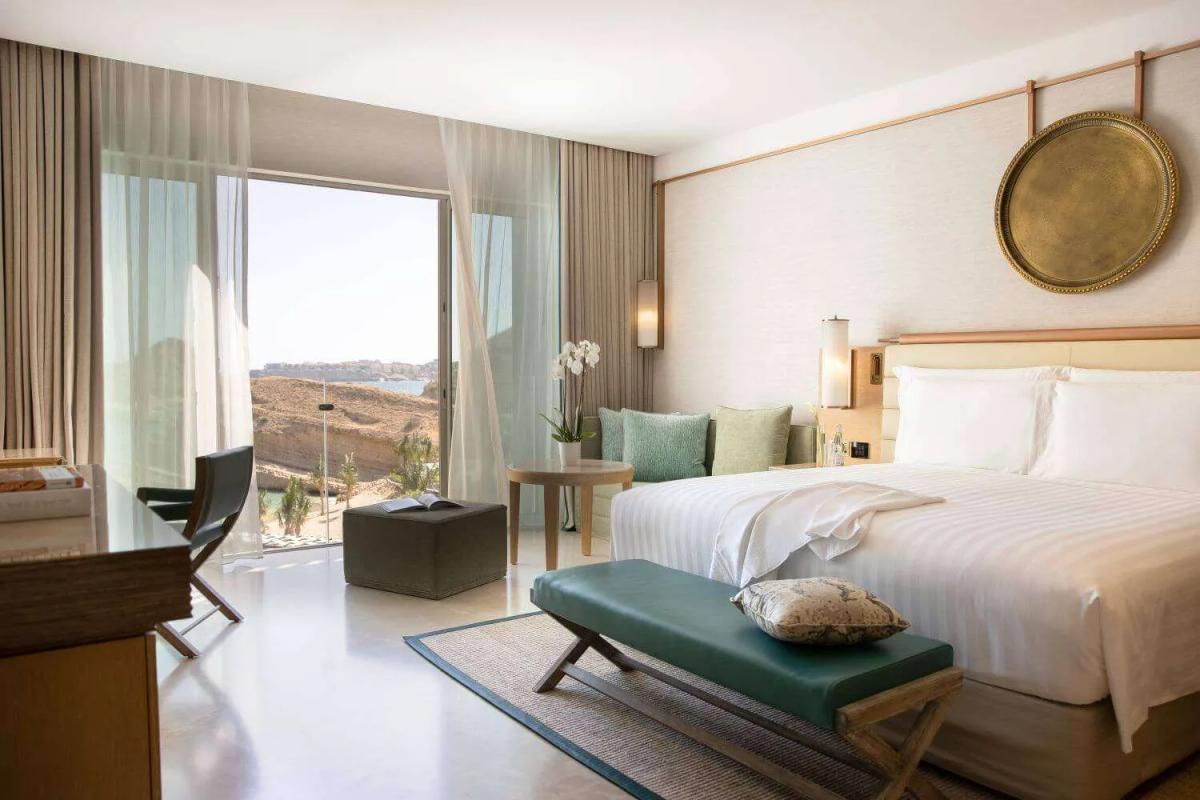 Deluxe Ocean Room