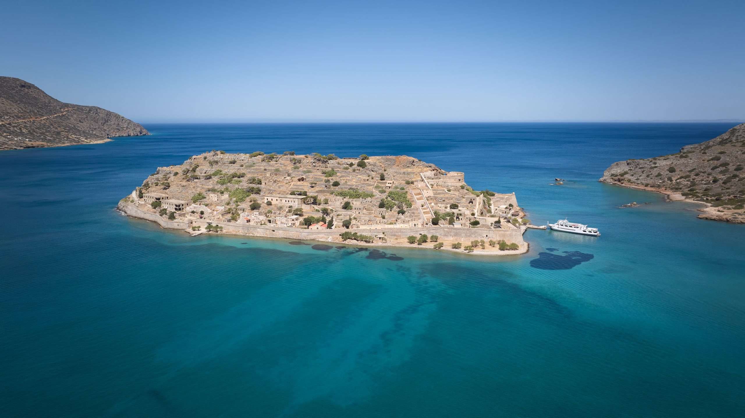 Mit dem Boot erreicht ihr die Insel Spinalonga in wenigen Minuten.
