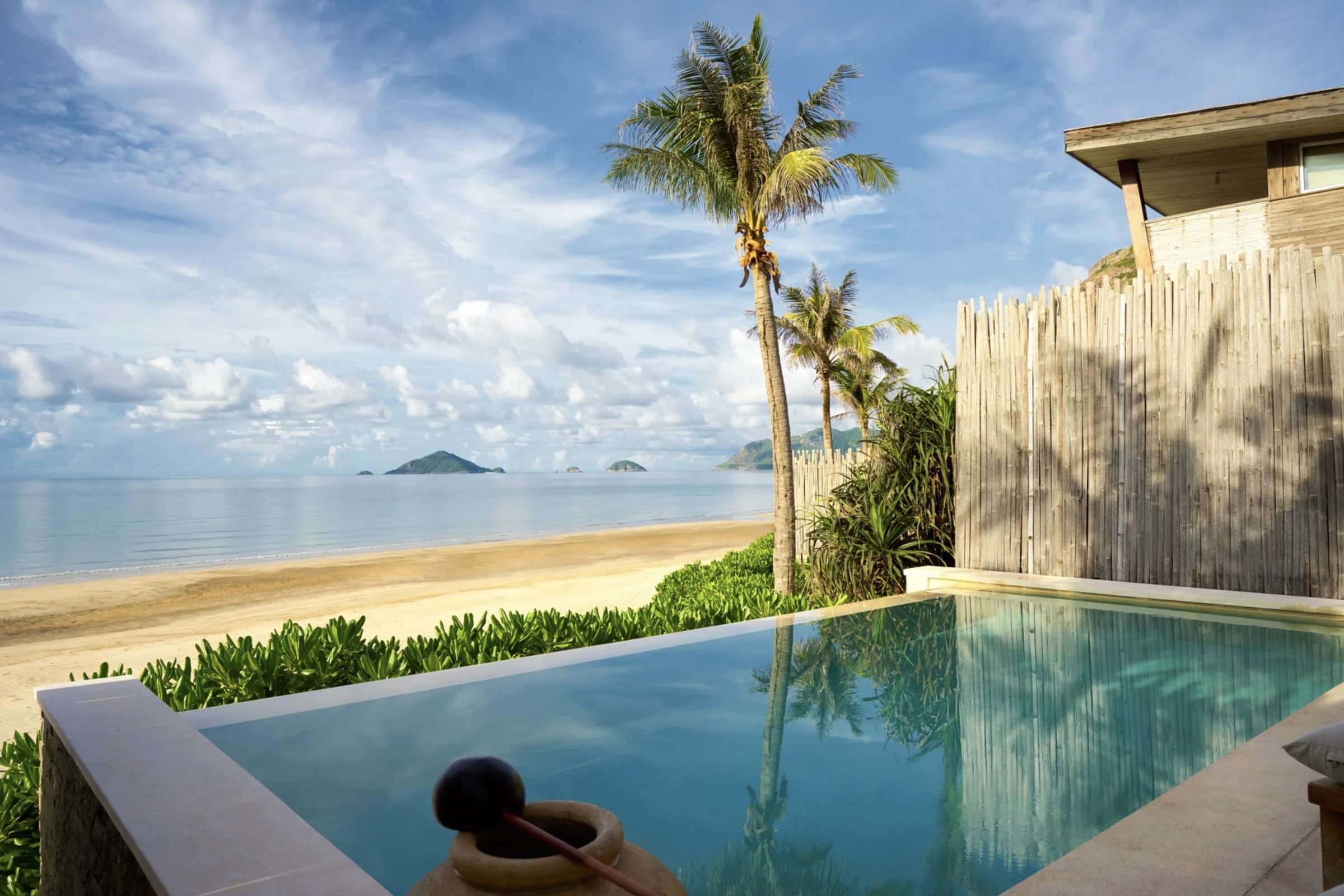 Beachfront Deluxe Pool Villa