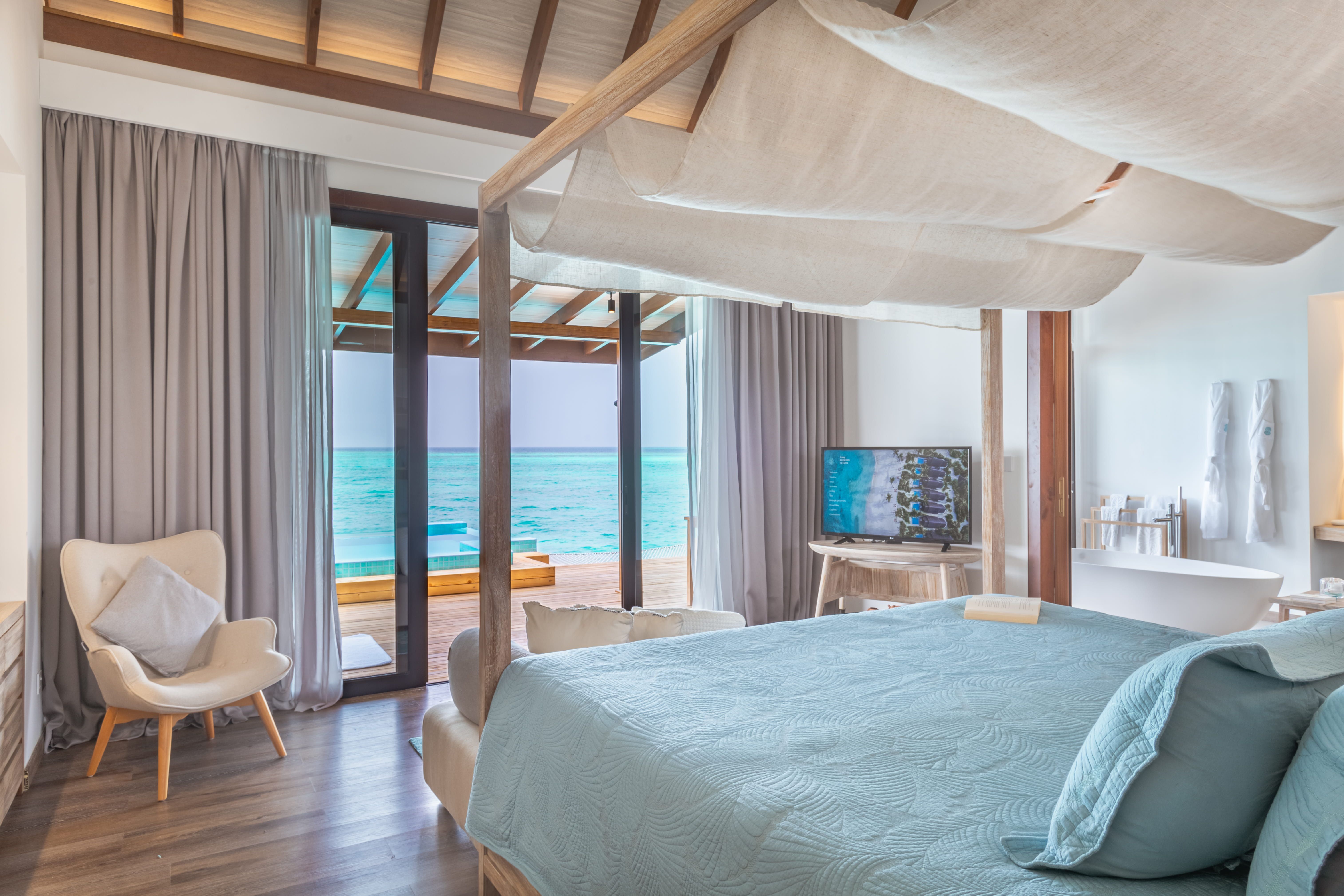 Schlafzimmer der Premium Pool Water Villa