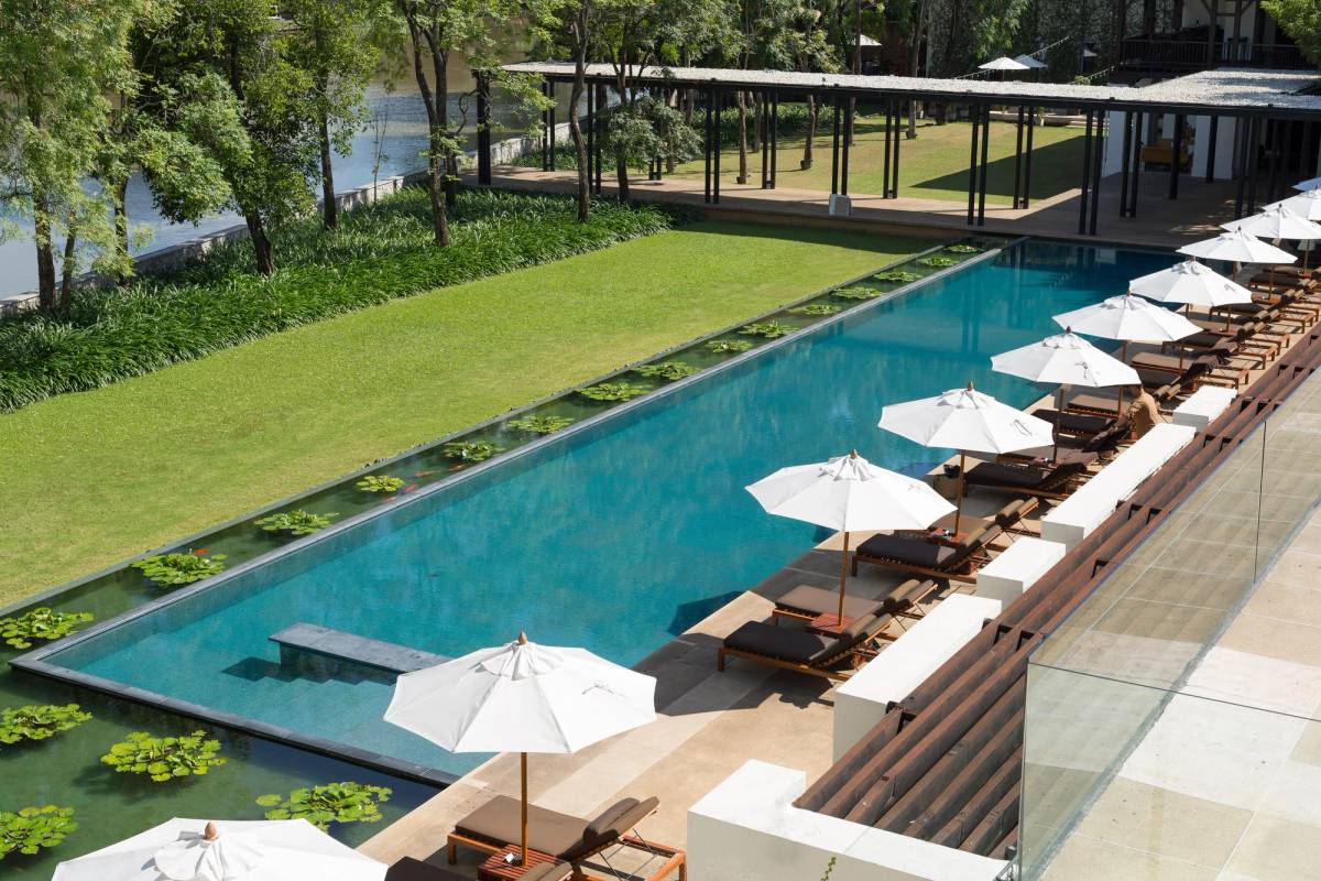 Pool & Resort