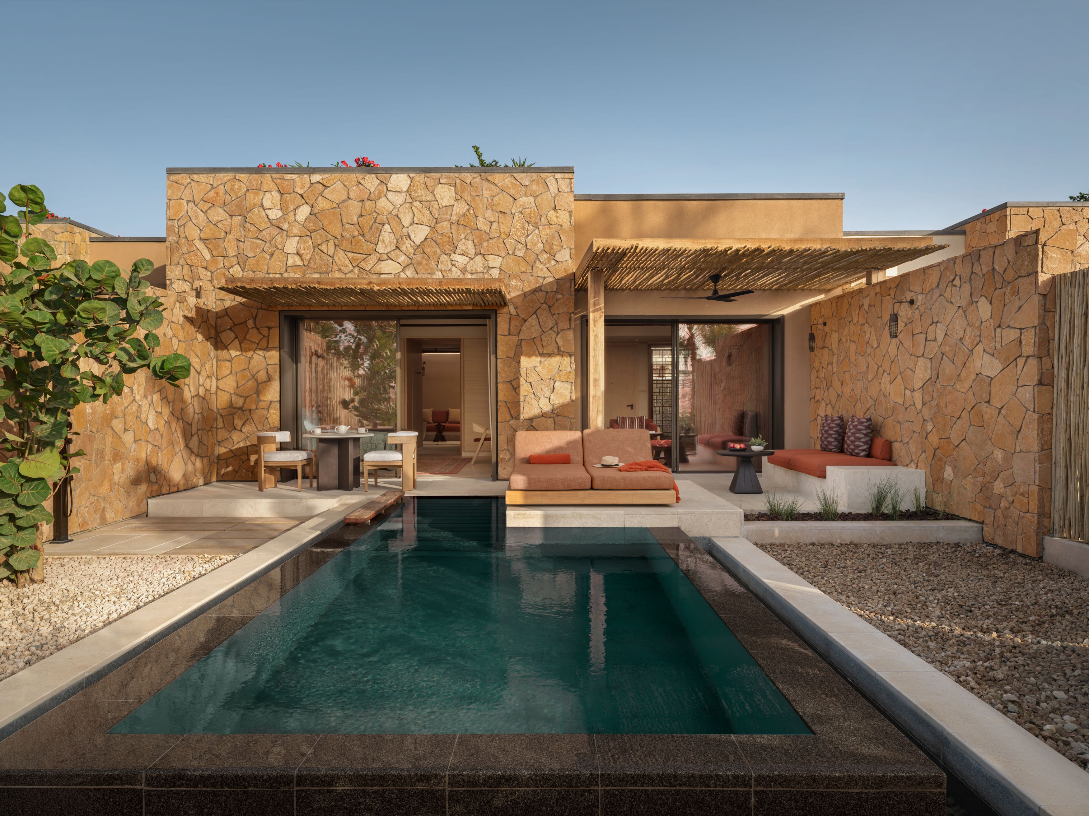Pool Suite