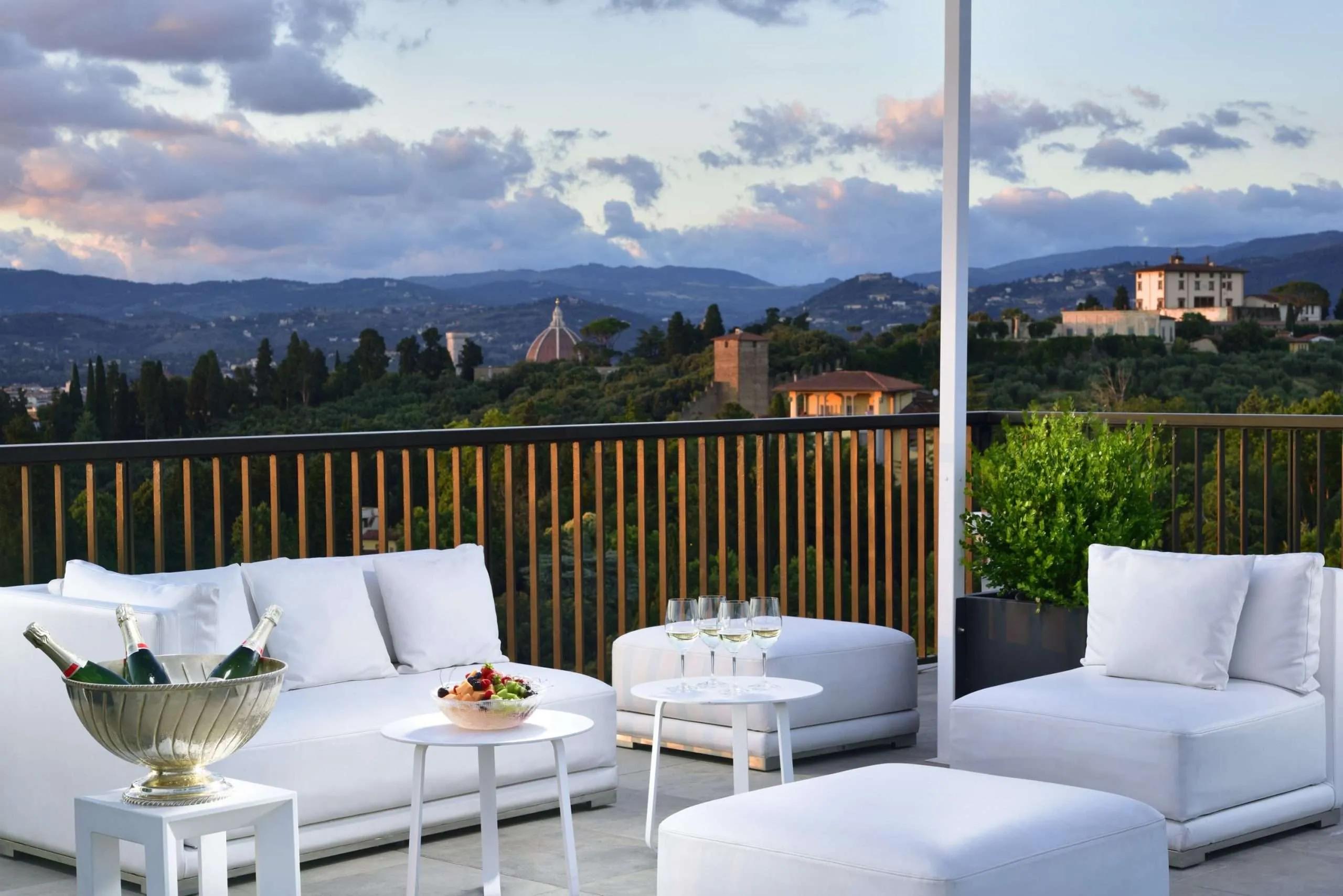 Die Bellevue Roof Terrace blickt über ganz Florenz.